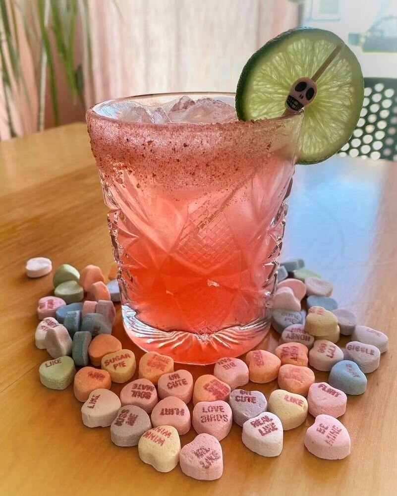 💘 Love is in the air.... for our *limited* Strawberry Champagne Margarita, available this Valentines Day. 

Come sweetnen up your evening, reservations are still available for date night (link in bio) 

#valentines #valentinesday #datenight