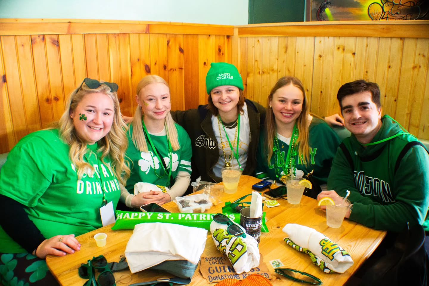 Happy St. Patricks Day! 🍀🌈 
We hope you all enjoyed the festivities all weekend long, but we are keeping it going with a March Sober Social, hosted by @soberonesix this Thursday from 7-9pm. 

No ticket required, just come on in...
But you RSVP at s