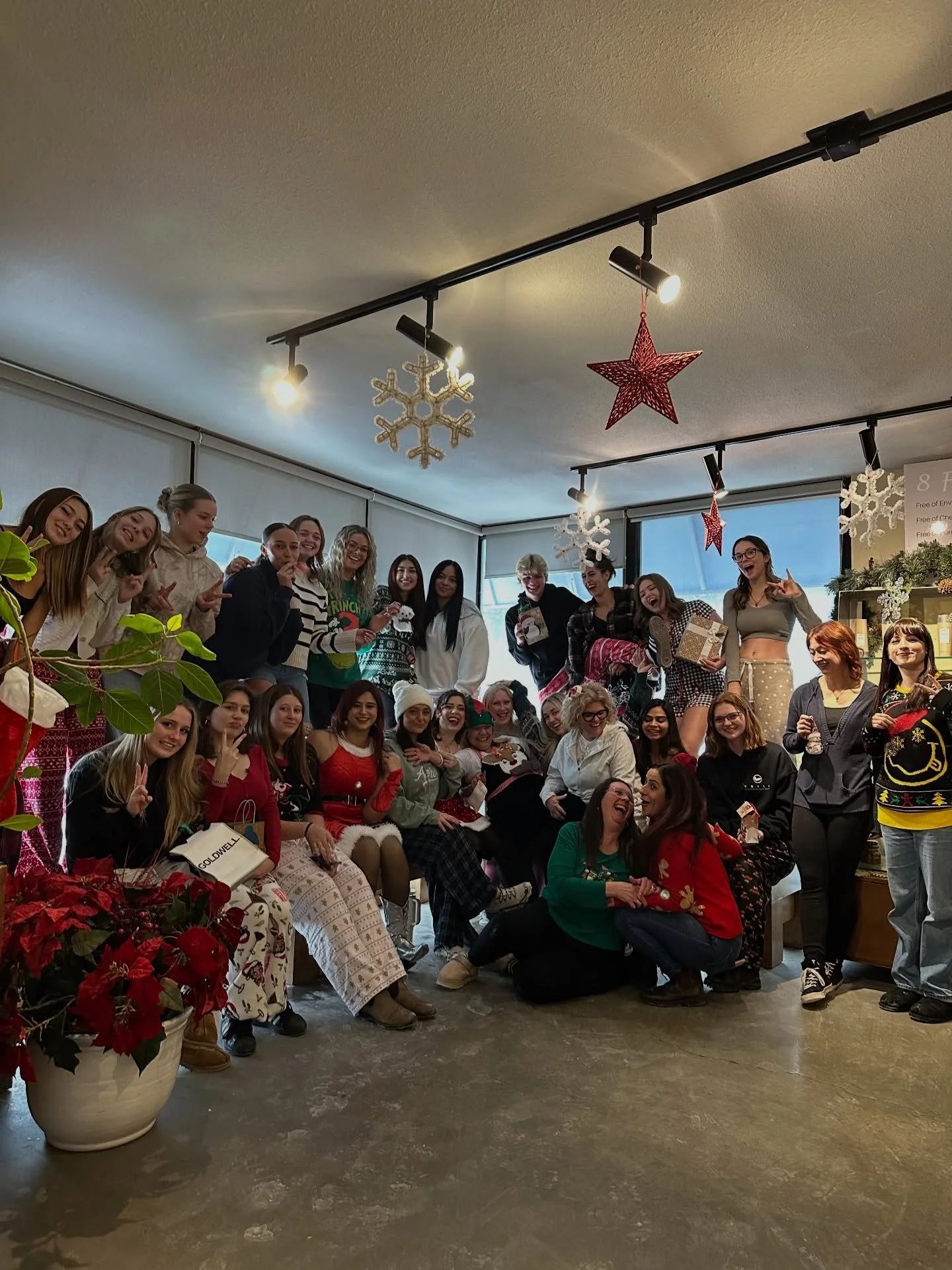 Wishing our Voila family a Christmas filled with warmth, creativity, and well-deserved rest. 🎄 Merry Christmas and Happy Holidays!