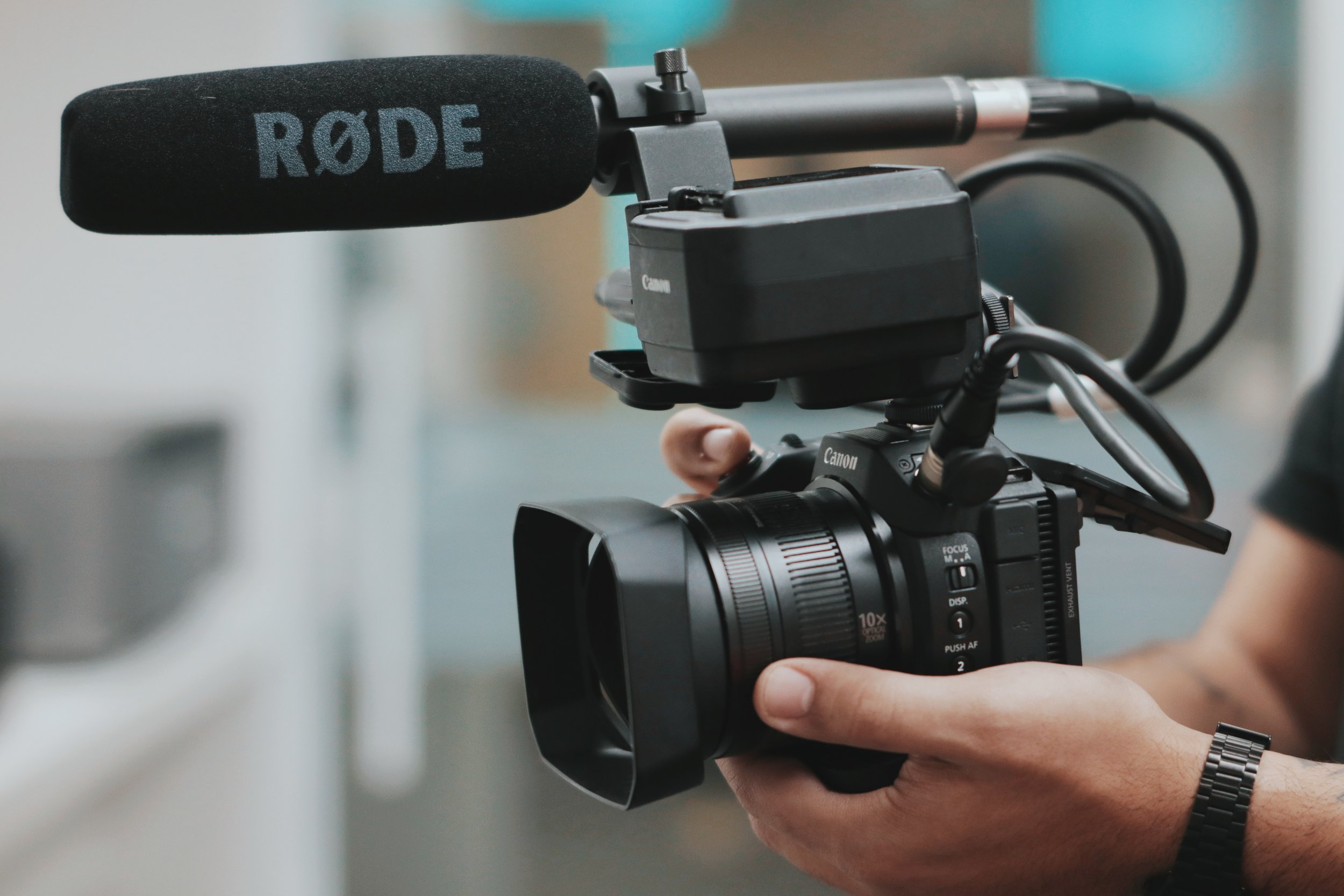 camera-camera-lens-close-up-2170450.jpg