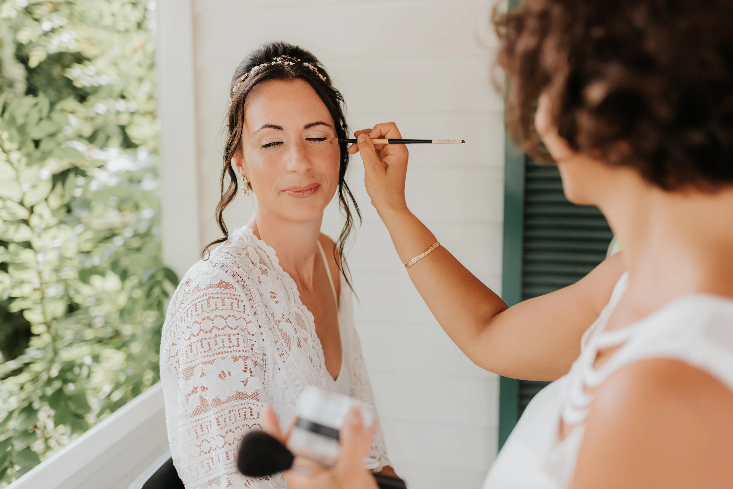 Maya, putting the finishing touches on Kara B.’s makeup! Hair by Shanna Layton for Maya Goldenberg Eco Beauty Pro Team. Photo by Sara Monika Photo.