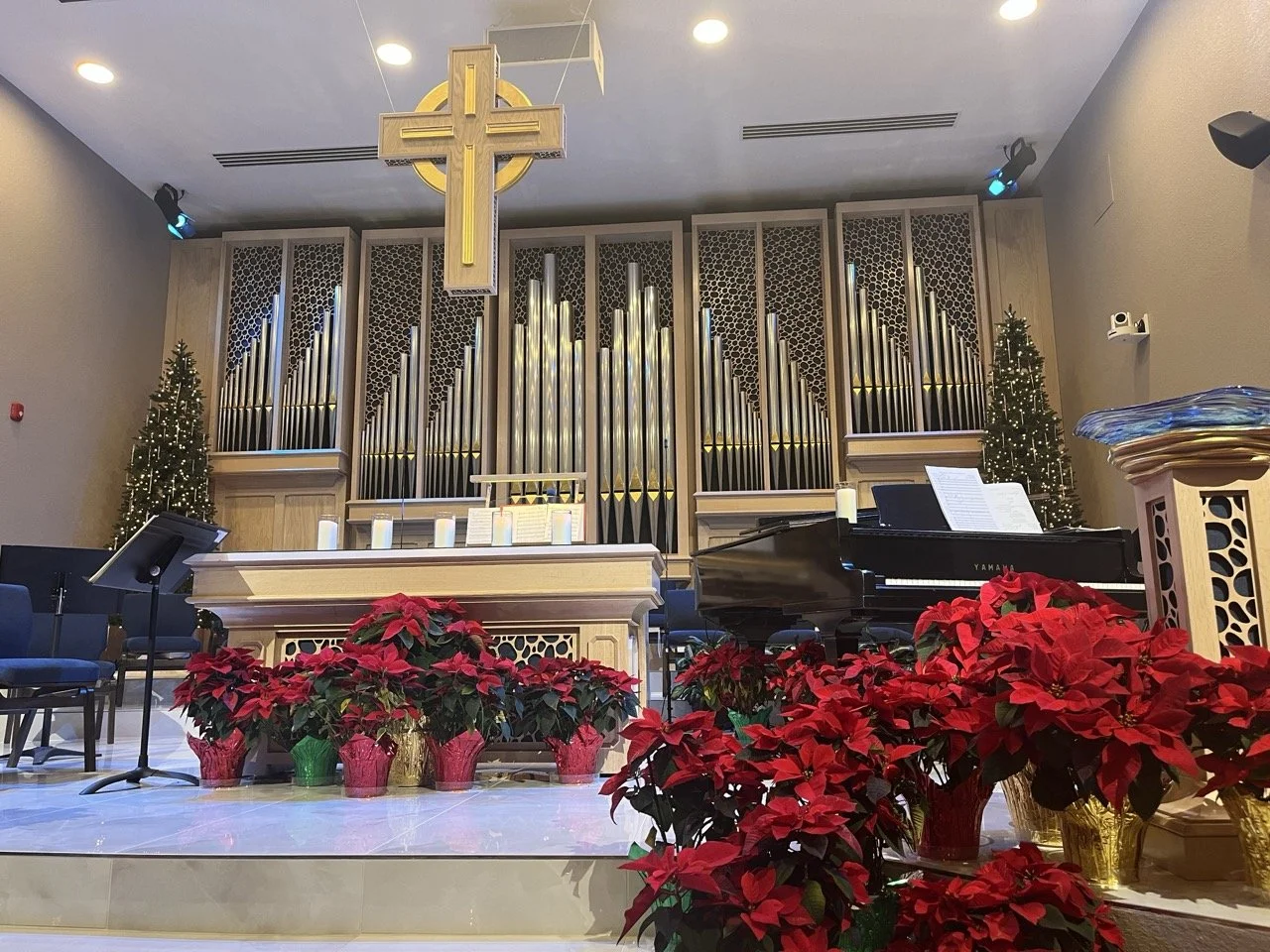 Christmas Weddings are Beautiful!