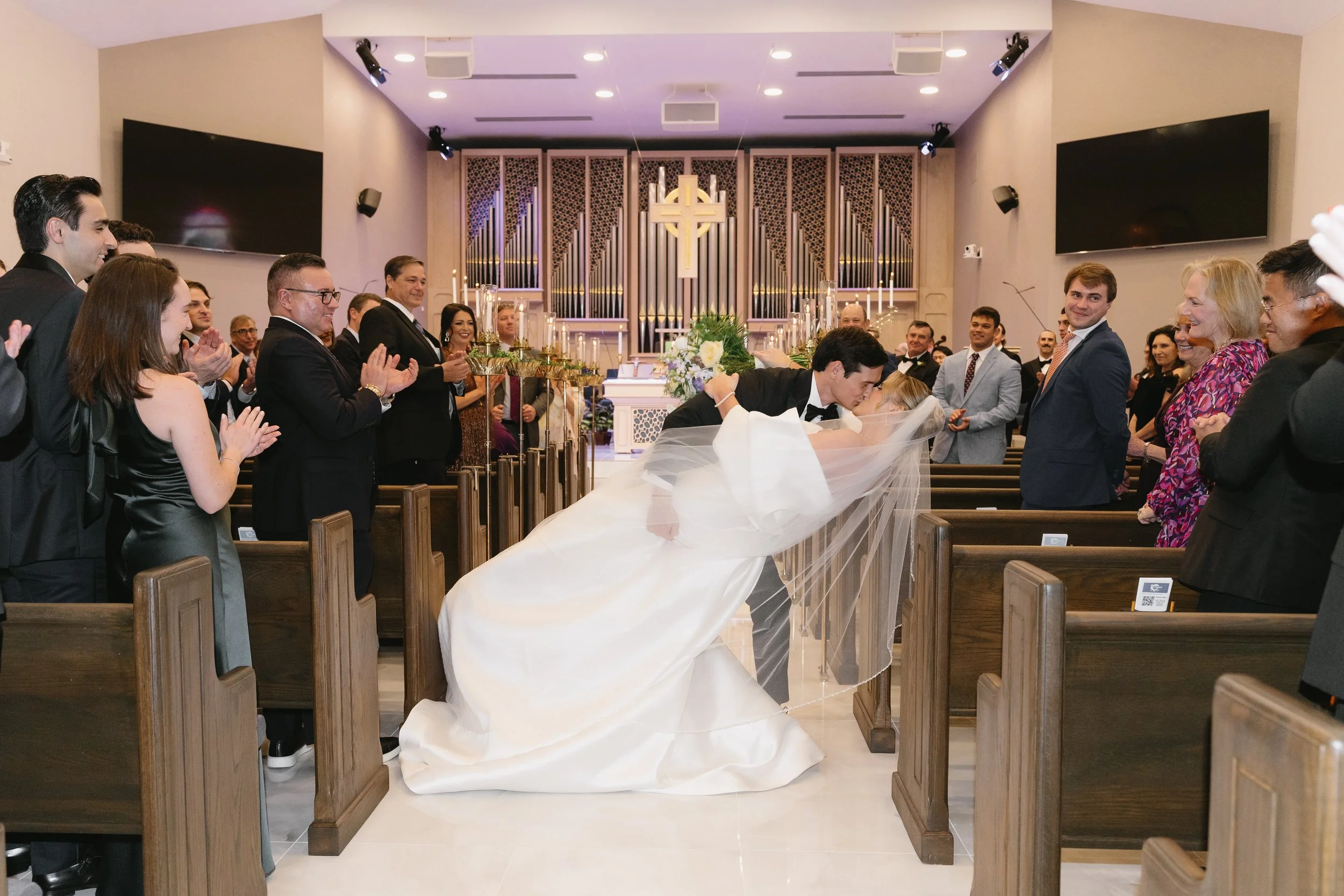 A Kiss in the Center Aisle!