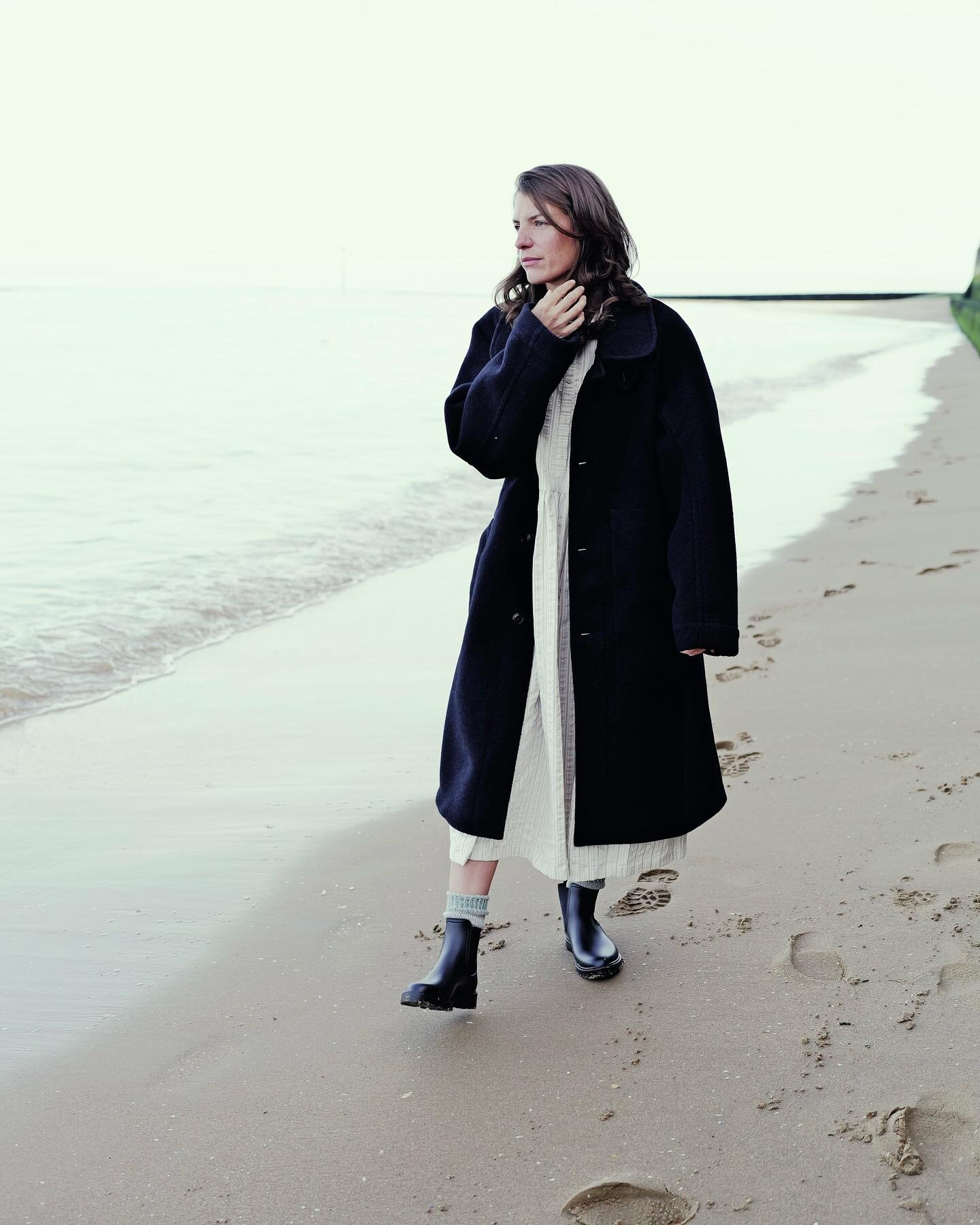 Beach walks to wrap up for. Those are our favourite kind of walks. 

Amina wears:
Army Trench by G.o.D
Lydbrook Dress by Cawley Studio
Druppel boots by Tanta

#albionstores #beachwalks #autumnstyle #womenswear @girlsofdust @cawleystudio @tantarainwea