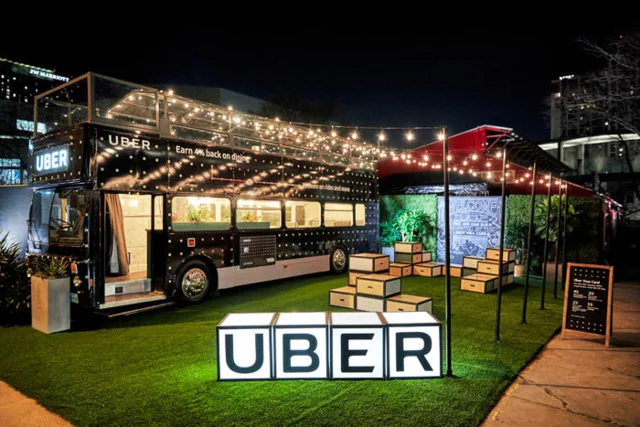 How fun is this custom pop-up bar? Photo source .