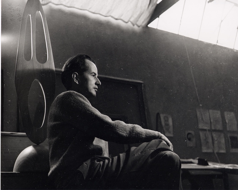 Wolfgang Paaren in his studio in San Angel, Mexico, 1948, photographer: Walter Reuter 