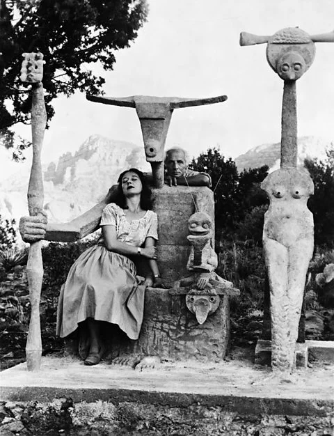 Dorothea Tanning and Max Ernst with his sculpture, Capricorn, 1947 | © John Kasnetsis