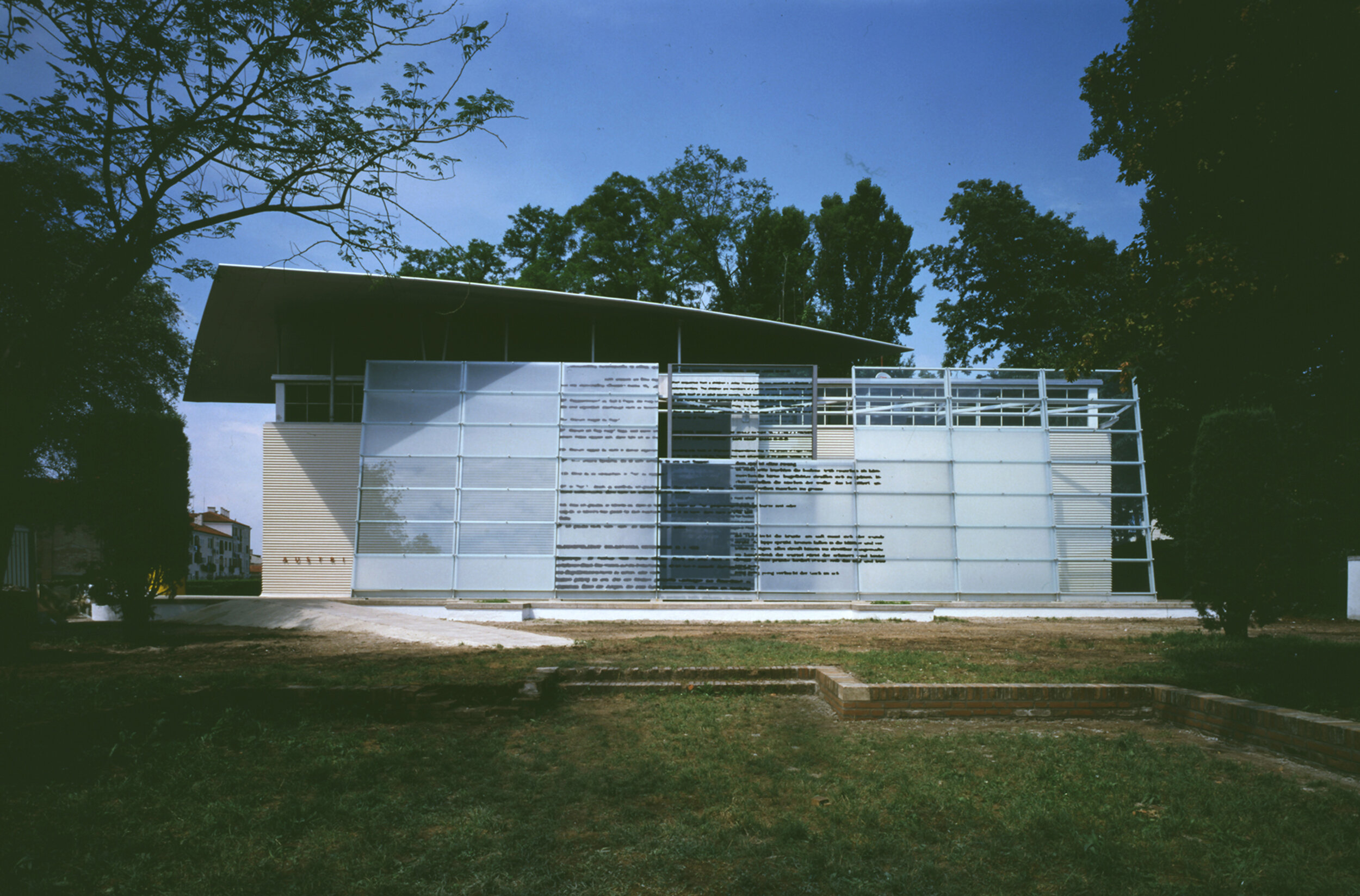  Eva Schlegel, installation view of Austrian Pavilion facade, 1995, in collaboration with the Biennale di Venezia, Vienna, Austria 