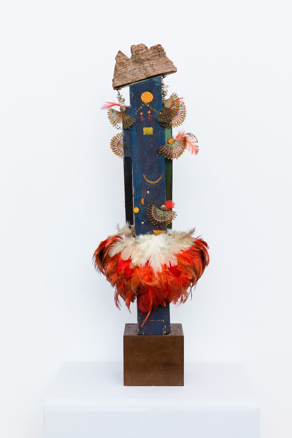  Alice Rahon,  Untitled (backside) , n/d, assemblage with wood, feathers, shells, and oil, 22 x 6 x 7 inches (55.9 x 15.2 x 17.8 cm) 