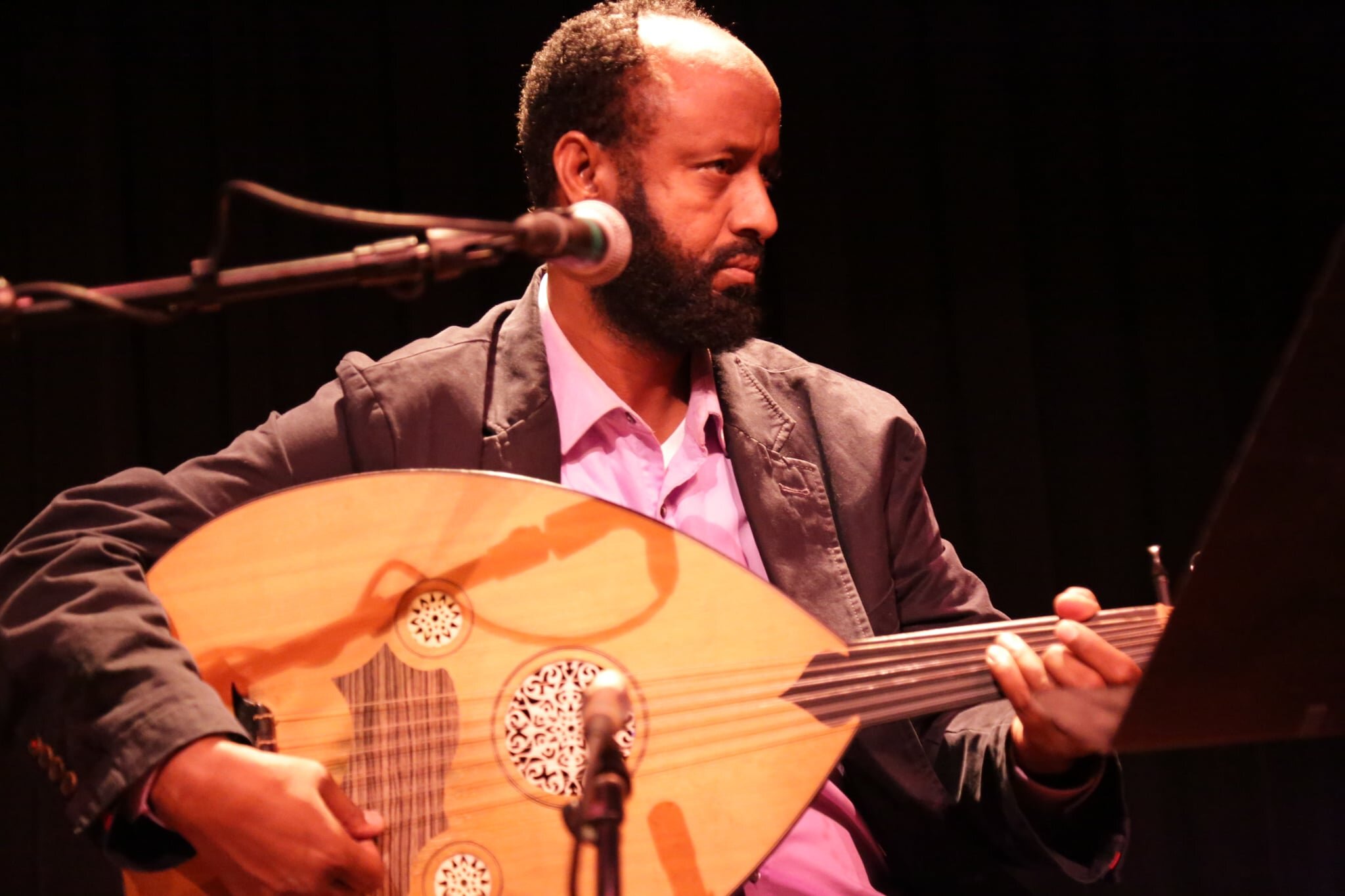 Najax Salayman playing the oud with Thunder Band as part of Somali Traditional Night