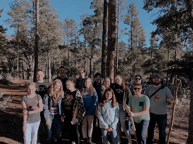 Throwback to Winter Retreat! Come see some of these people tonight on Zoom Youth at 6:30pm tonight. Text your friends and invite them to come! ✌🏻