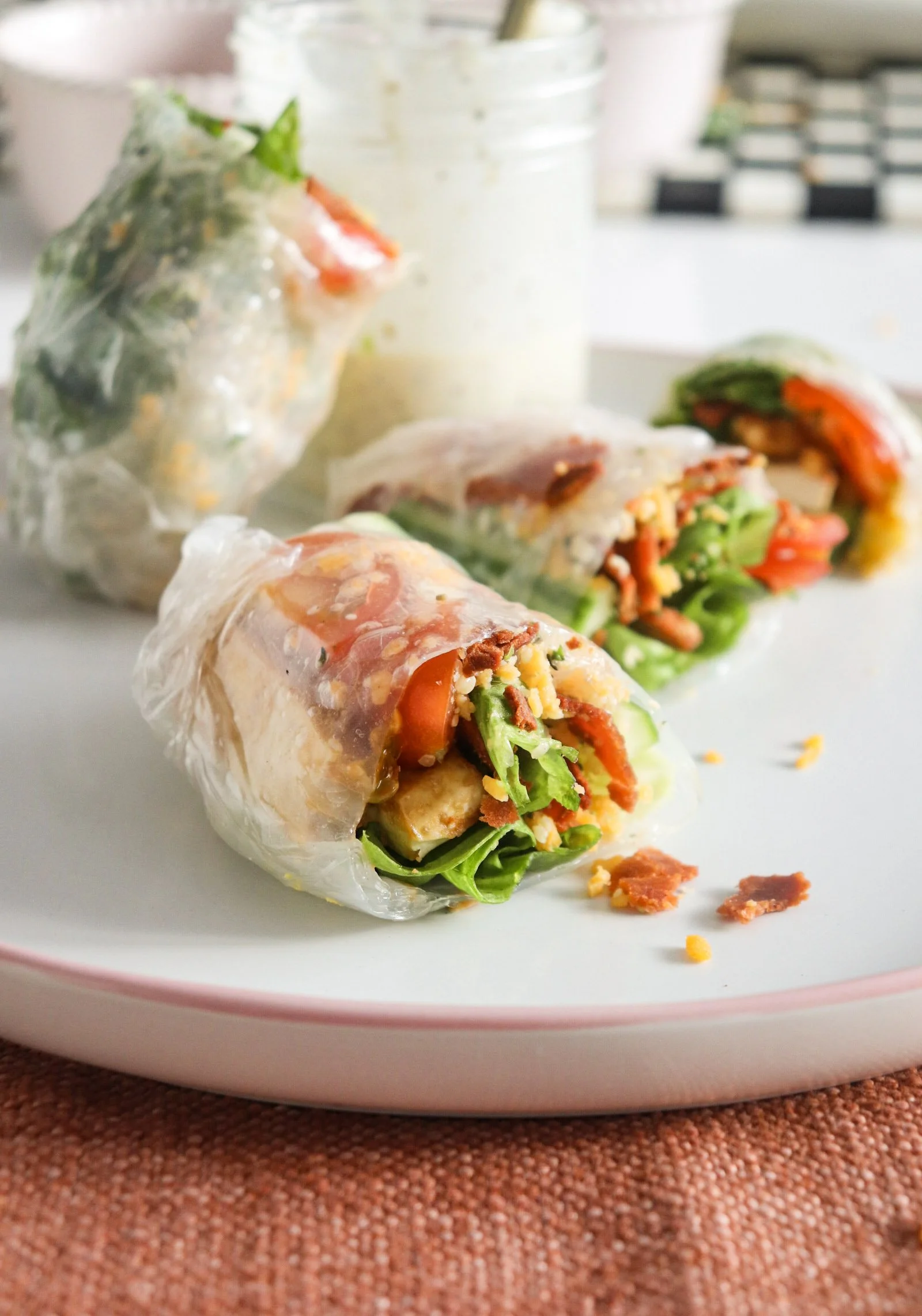 Wraps de rouleaux de printemps façon salade César végane