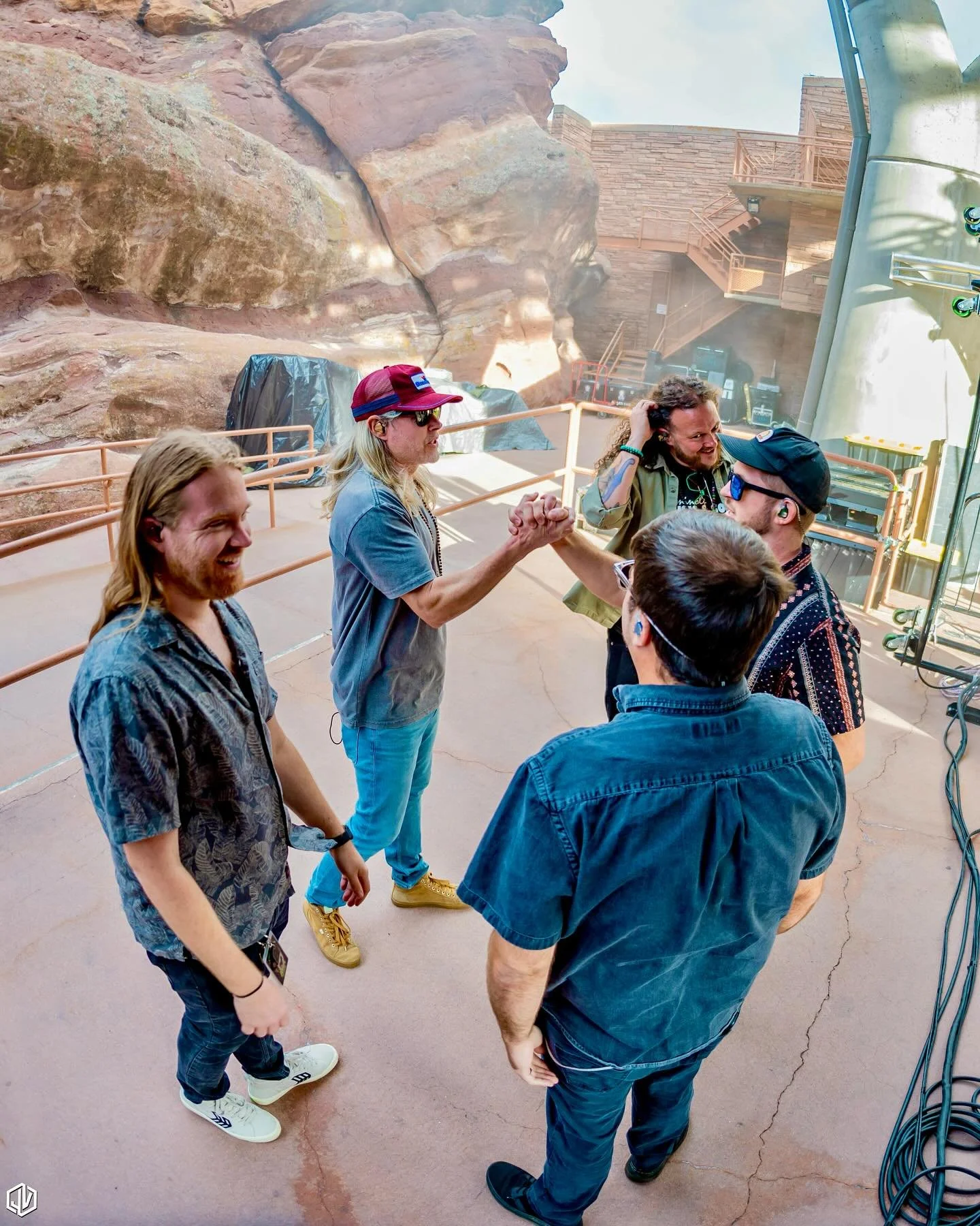 Here we go fam&hellip; can&rsquo;t wait to feel your energy and see those smiling faces. Fall Tour w/ our good friend @mihalimusic starts this week! AZ you&rsquo;re up next 🌞 

10.16 - Tempe, AZ
10.17 - Pioneertown, CA *
10.18 - Los Angeles, CA
10.1