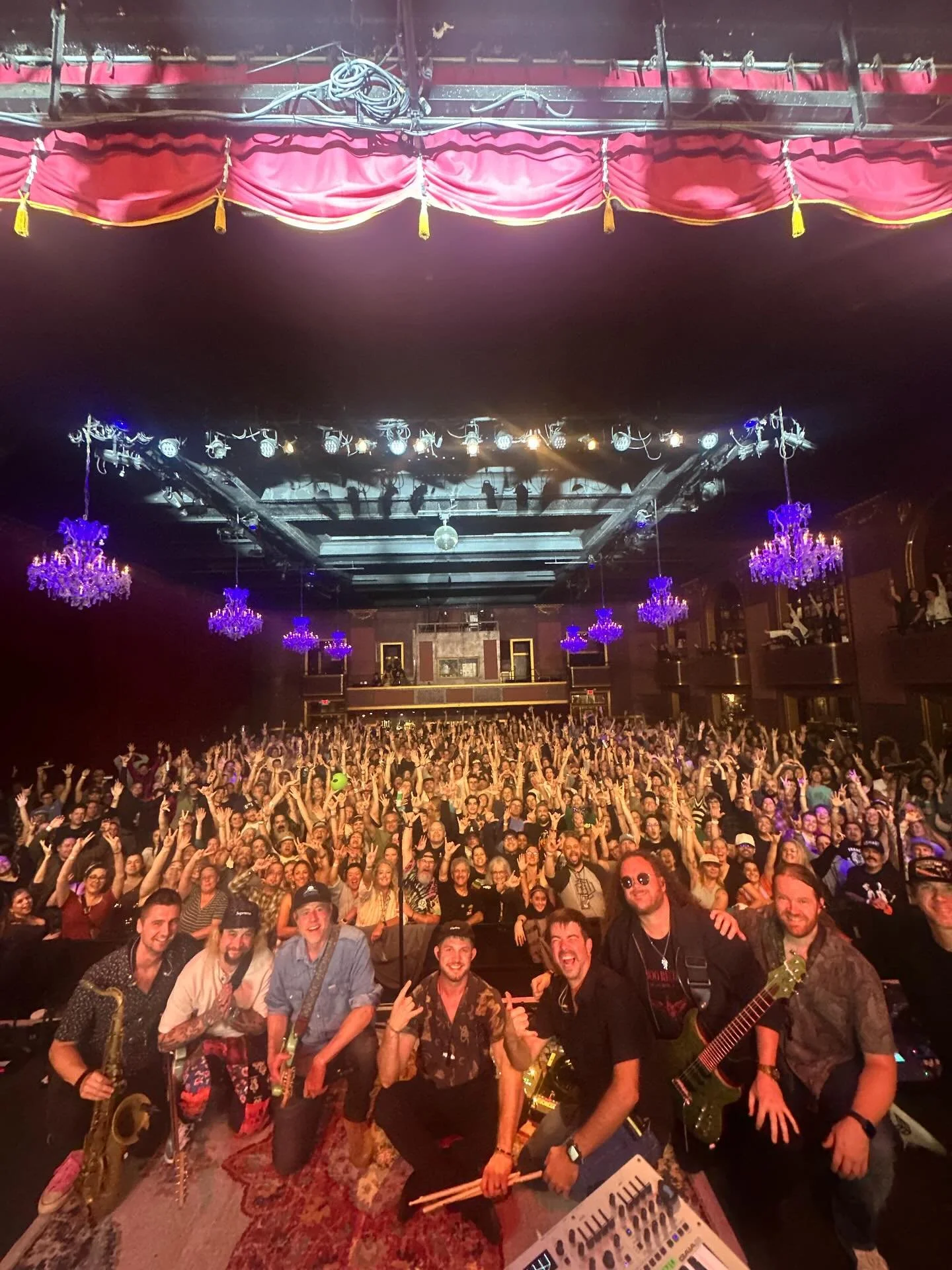 Thank you San Fran for one of our fav shows we’ve ever played π. Sometimes all the stars align for a special night and we won’t forget this one at @thefillmore. Big love to our fans, our badass crew for crushing every night + @mihalimusi