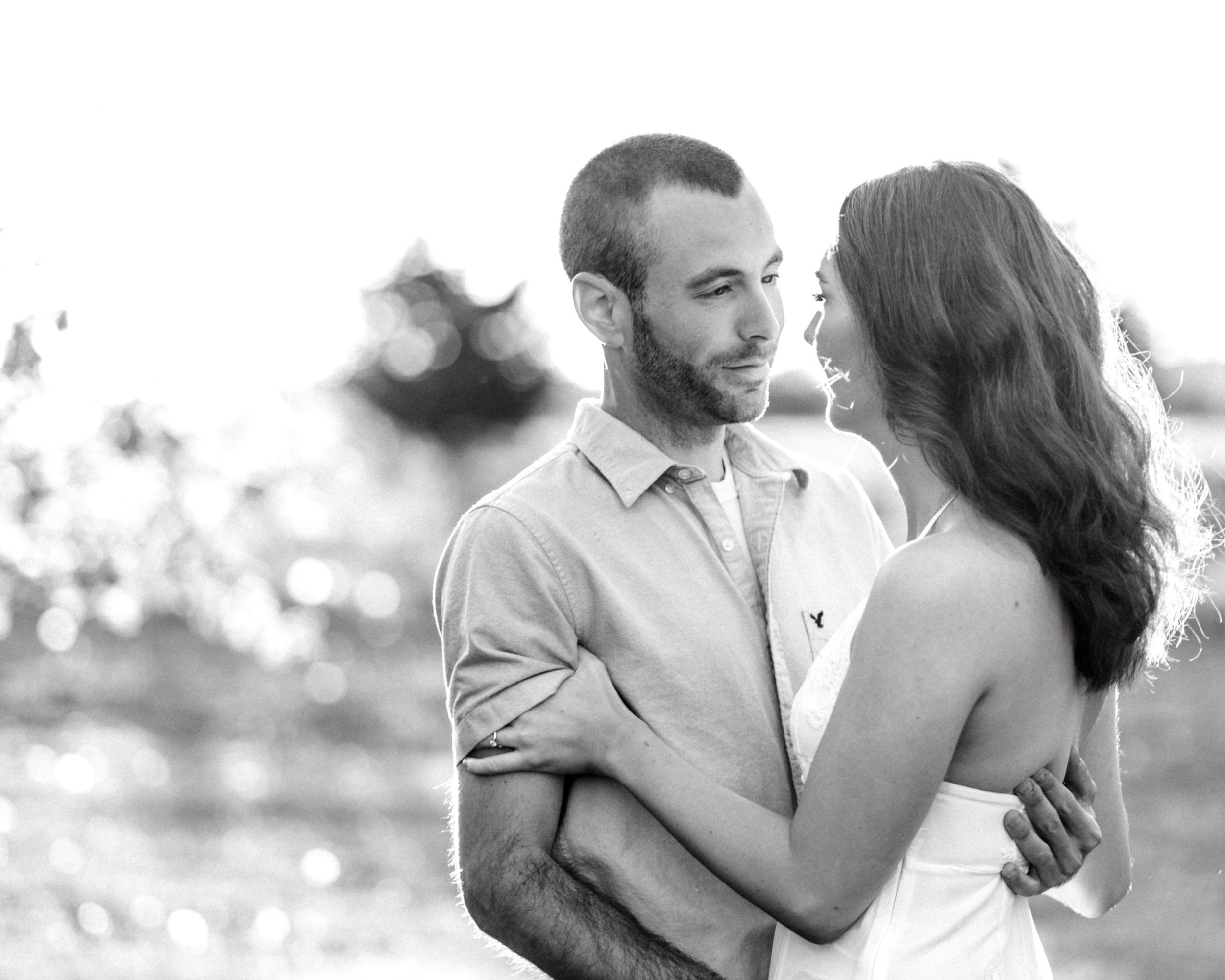 Black and white engagement photo ideas for classic engagement pictures.