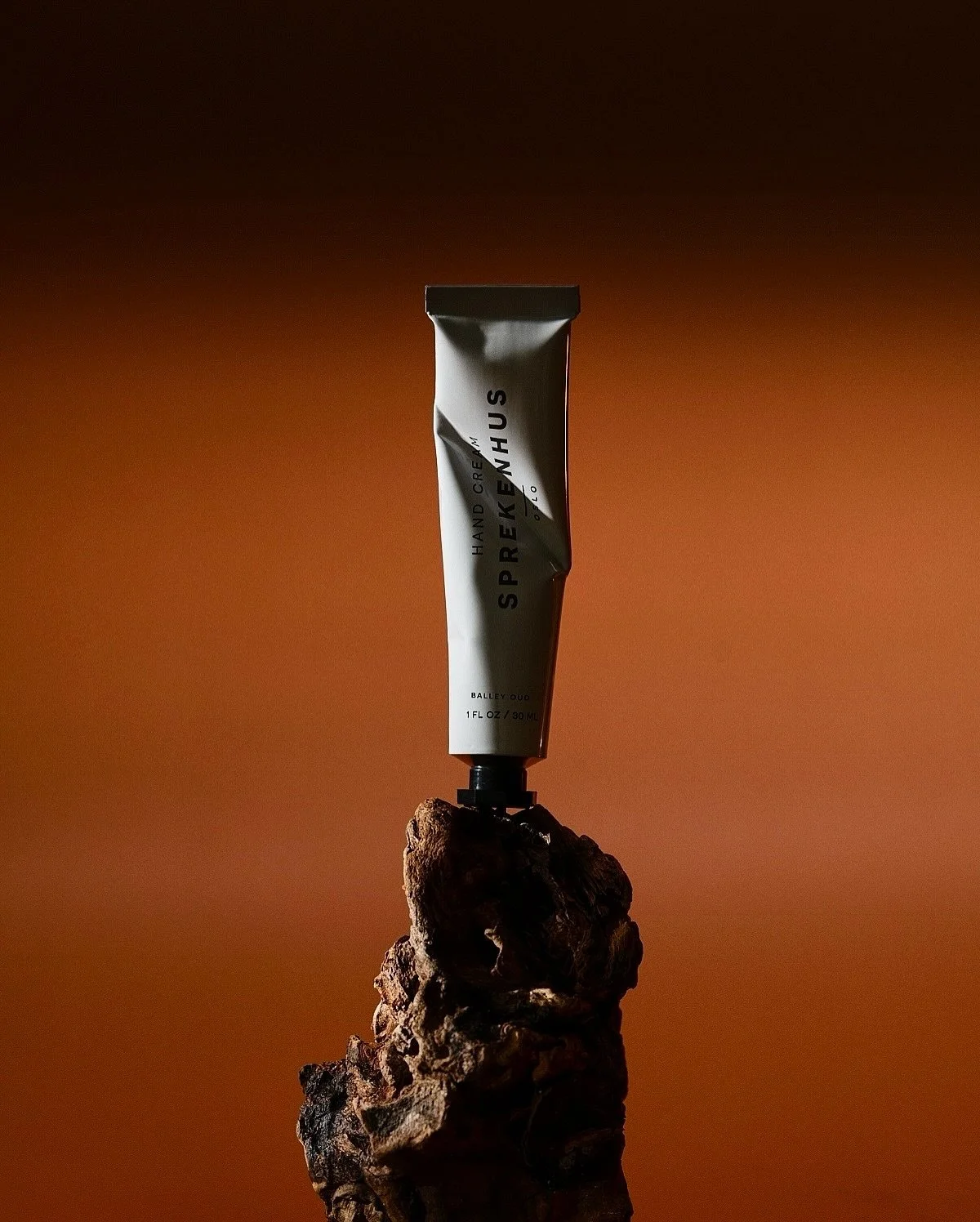 @sprekenhus_ campaign by talented 📸 @patrycjaputko and AD @trude.hjelm.ulv ✨
Great pleasure to assist on lights on this photoshoot 🙌 Images captured using the most reliable @cobratether 🐍