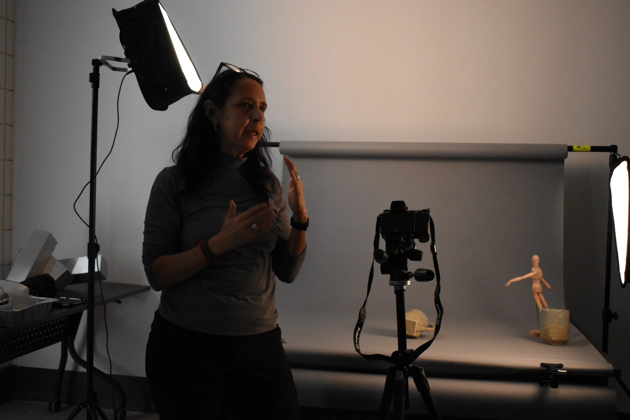 ✨Thank you to all the artists that participated in the workshop &quot;Photographing Your Artwork&quot; with the talented Gabriela Garc&iacute;a-Luna who was generous with her expertise, running through several demos, discussing best practices and DIY