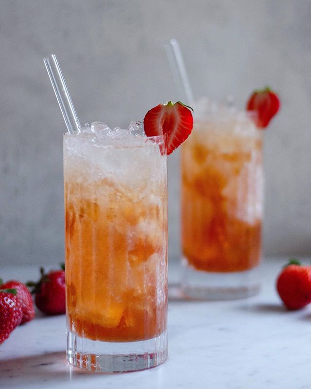 I'll always remember the summer of 2018 as the summer I discovered shrubs. A shrub, which is a mixture of fruit, sugar, and vinegar, can be very nice on its own, but it's also delicious in a cocktail. Particularly this one.
.
I've found that base spi