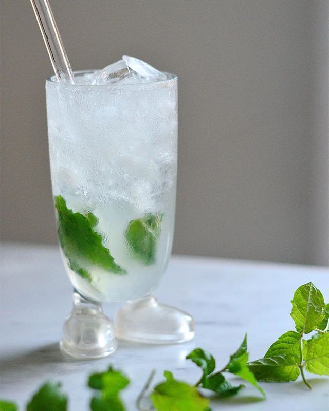 It's starting to feel like fall but sometimes, you just need a mojito. And sometimes, you need fresh mint and the fire escape garden provides.
.
MOJITO
8 mint leaves
1 oz simple syrup
.75 oz fresh squeezed lime juice
2 oz white rum
crushed ice
seltze