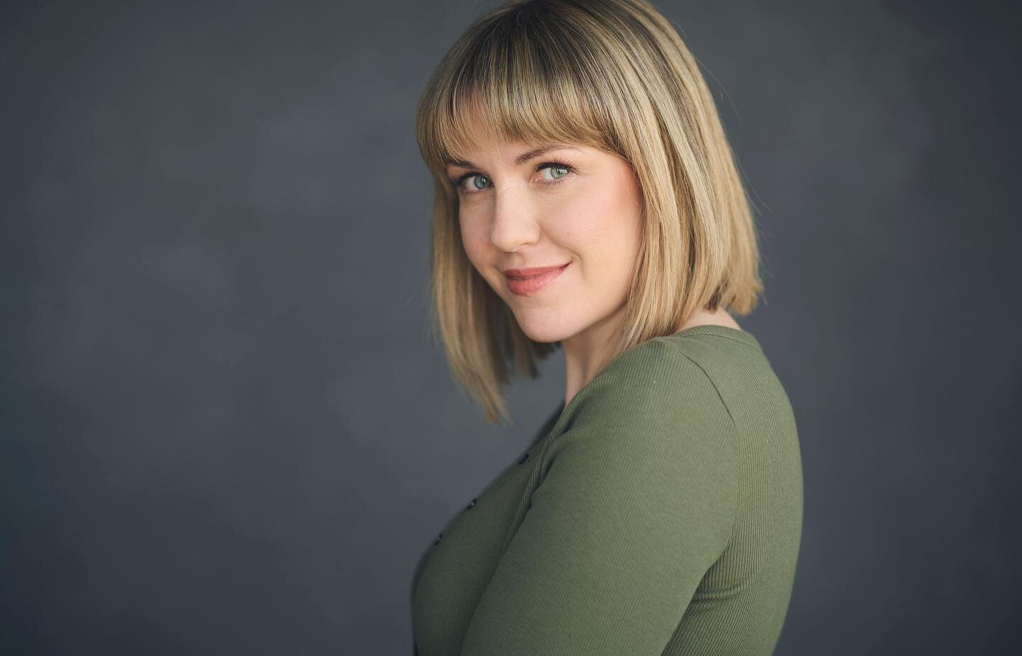 💇🏼🌷🤘🏻

Thank you to dream team Chris, Sarah &amp; Becky for my new snaps &amp; &lsquo;do! 💝 

photography by @crockwellphoto 
hair &amp; makeup by @slayywithsarah 
haircut by @fox.fae