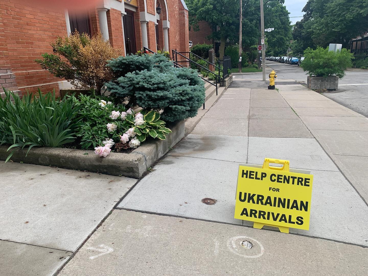 💙
Friends on the West End, Toronto and specifically Seaton Village:

There is a community collection underway for household items to support Ukrainian families new to the city. It&rsquo;s at 523 Manning Avenue and they will be collecting deliveries 