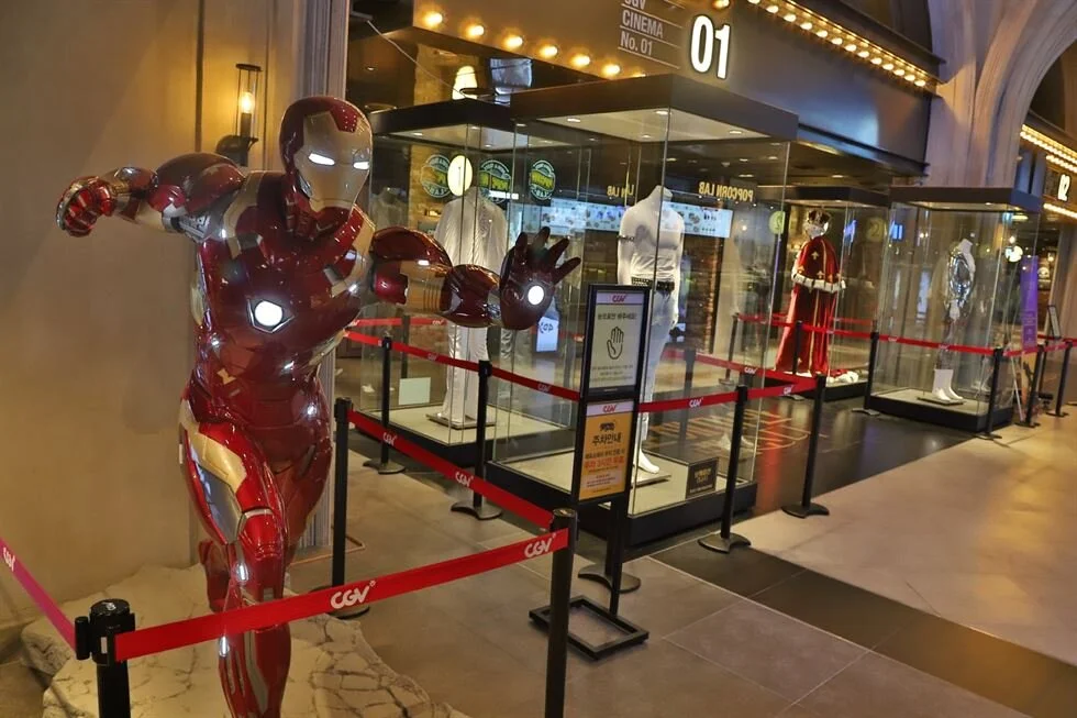 Museum displays of movie-related memorabilia at the Yongsan iPark CGV. are par for the course in CJ’s flagship C(J)G(olden Harvest V(illage roadshow) complex.