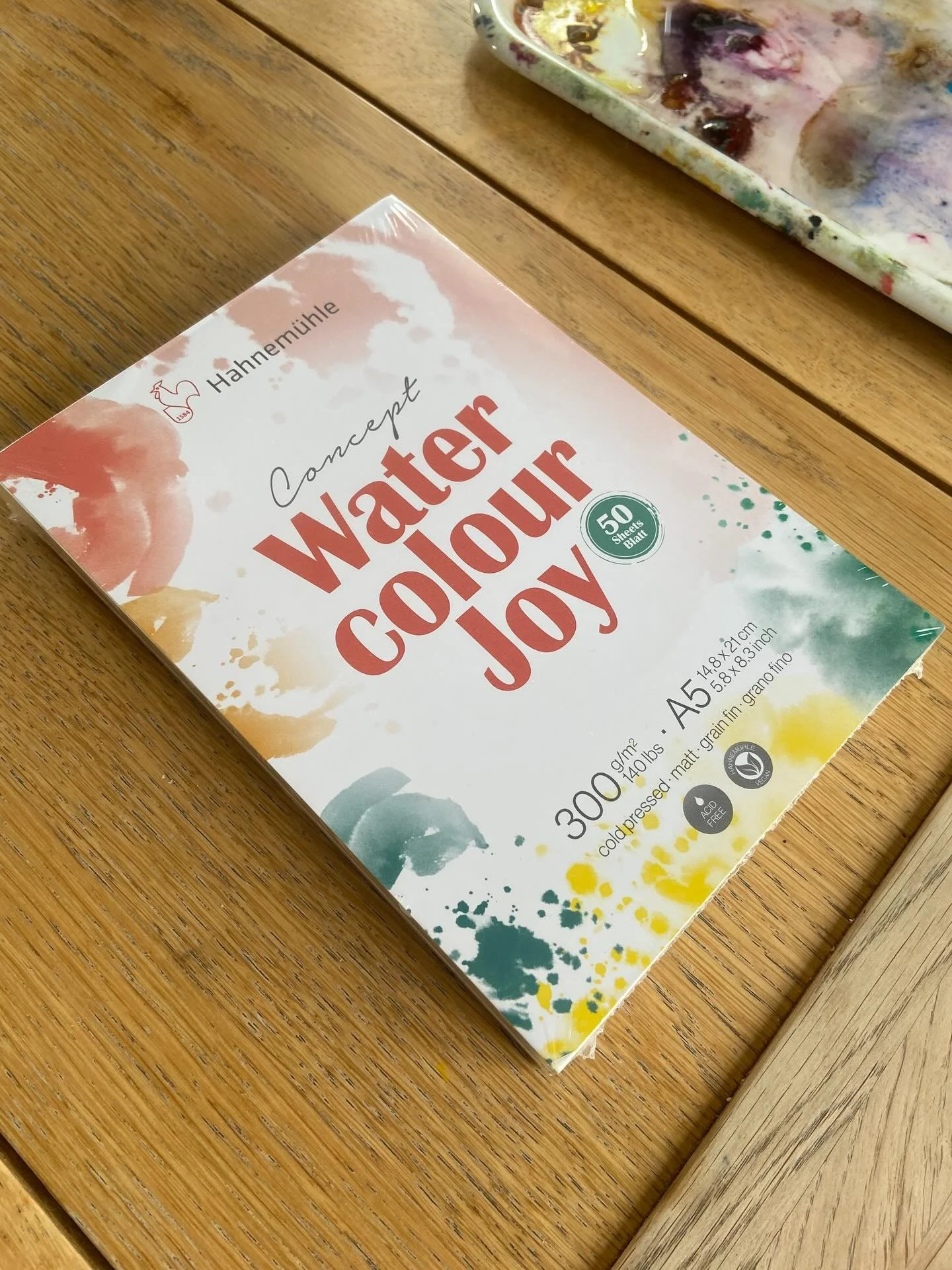 @hahnemuehle_uk sent me a pad of their Concept Watercolour Joy paper to try out, and I have to say, I quite like it! It&rsquo;s a handy size for travelling, it takes the paint well, and has a nice texture. A lovely way to spend a rainy Good Friday! 
