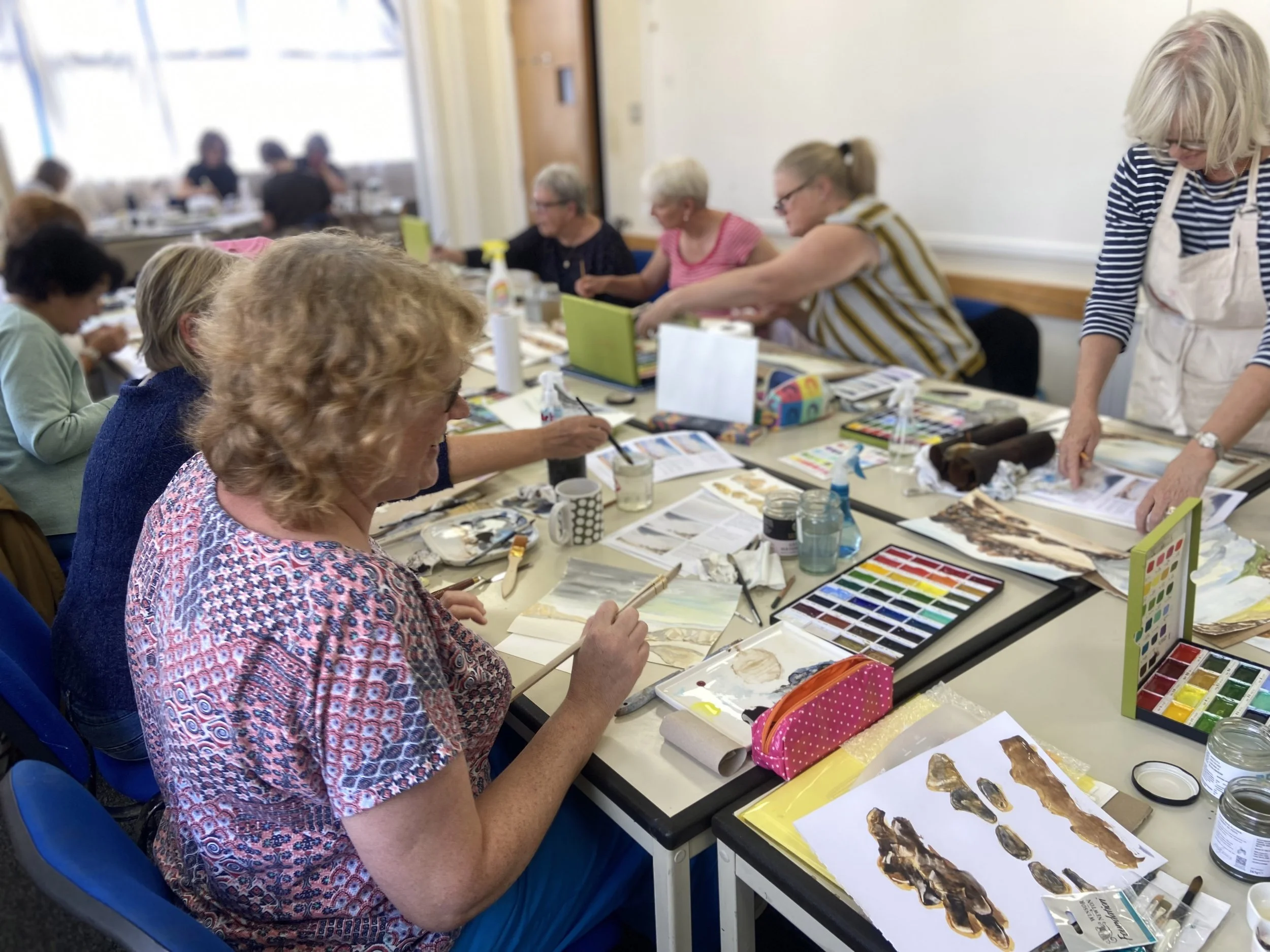 Watercolour Classes in Oxford, upstairs in the Kennington Vilage Centre. Watercolour for Beginners, and Intermediate Watercolour lessons.