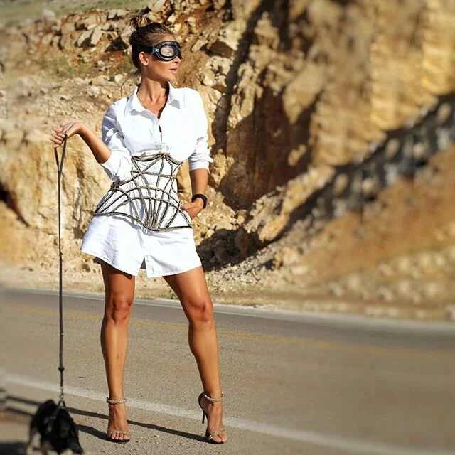 Keep it simple 👌... shape it better !
Chained structural corsette by LUANA ... worn over a basic essential -
white shirt by @al_i_f_e_ 
Through the lense of @stellar.states
#corsette #corsetteria #corsettery #shapeit #luana #luanamahfouz