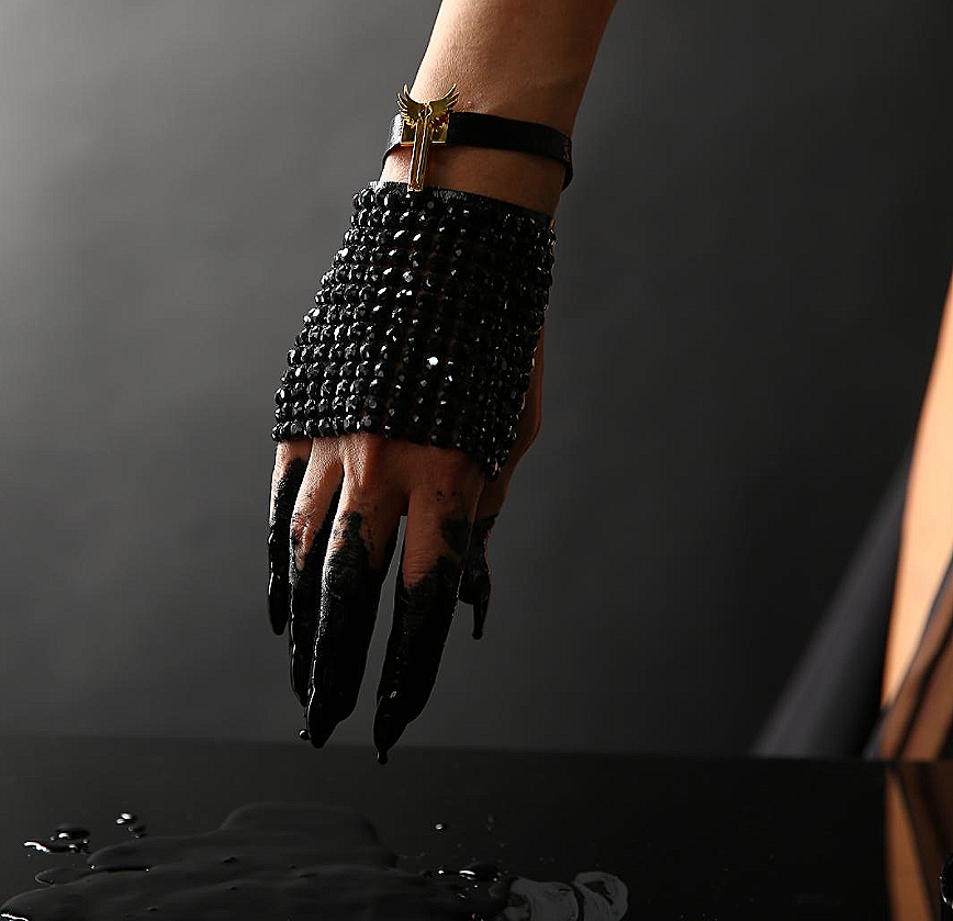 palm-glove-swarovski.png