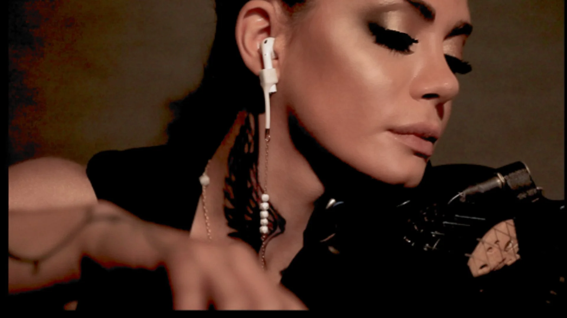 Hanine-Alam-Aircuff-collection-Middleeast