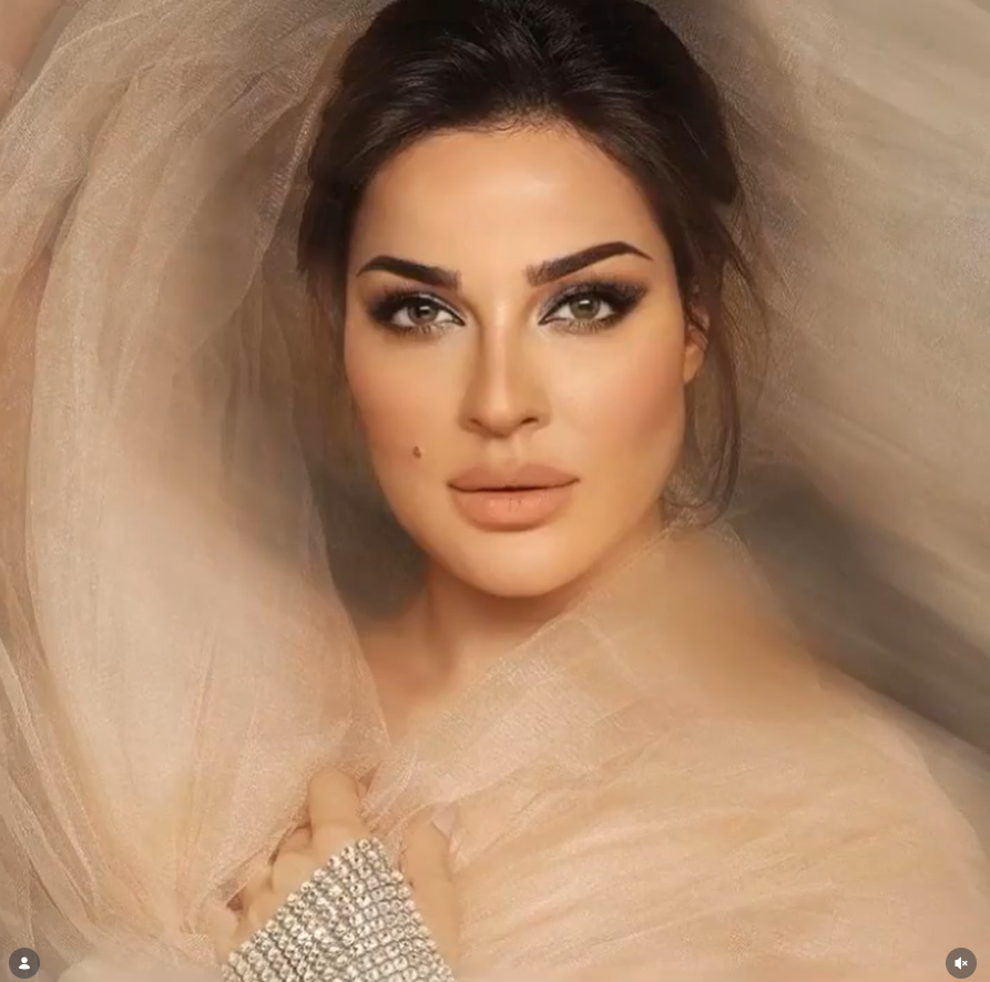 Nadine-Njeim-swarovski-glove-Luana-Mahfouz