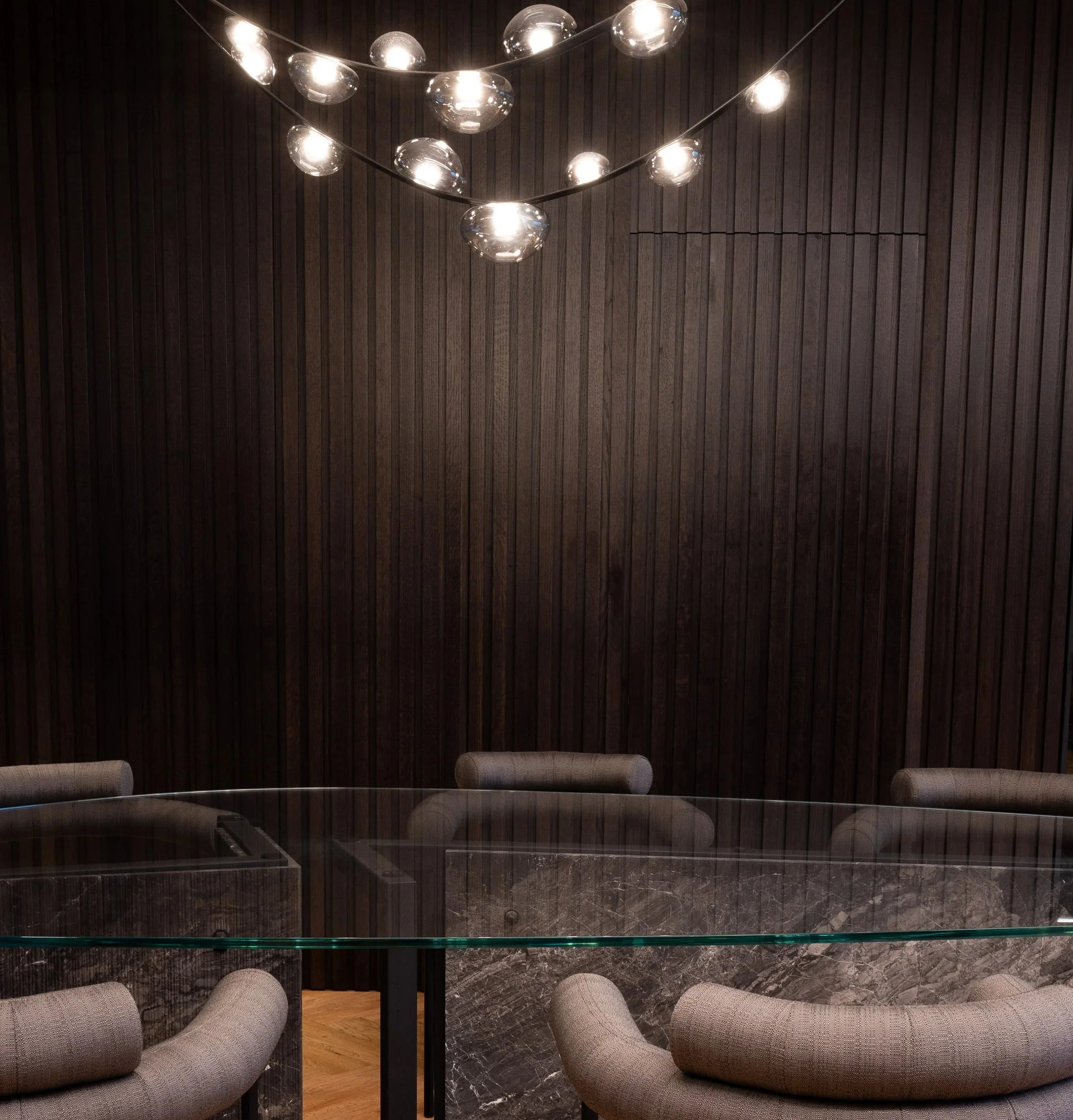 masculine-luxury-minimalist-interior-Dubai