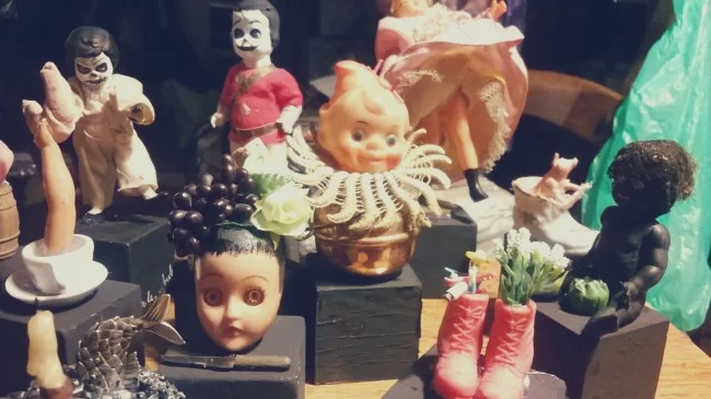 serie Holy Mother of freaks