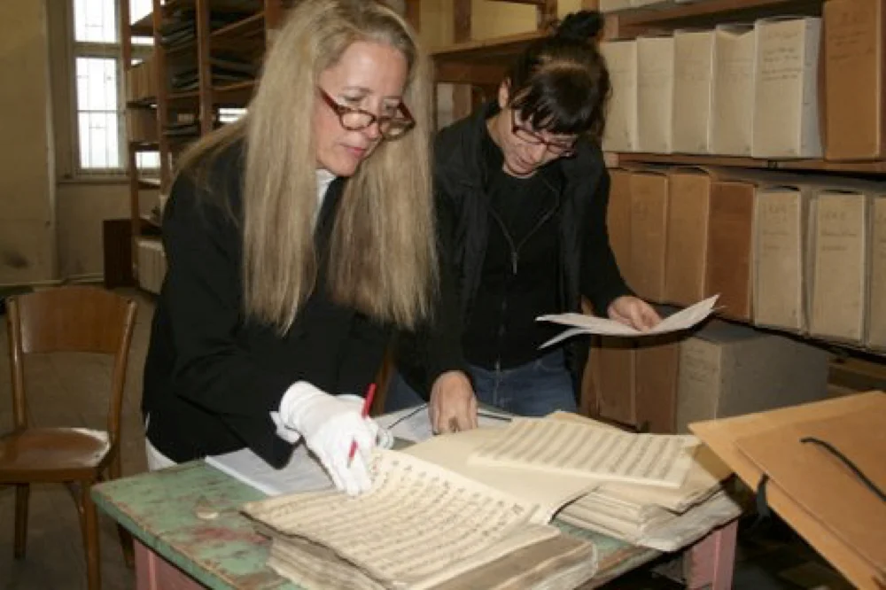 Musicologist Kathryn Libin of Vassar College with Sona Cernocka, librarian of the Lobkowicz Collections