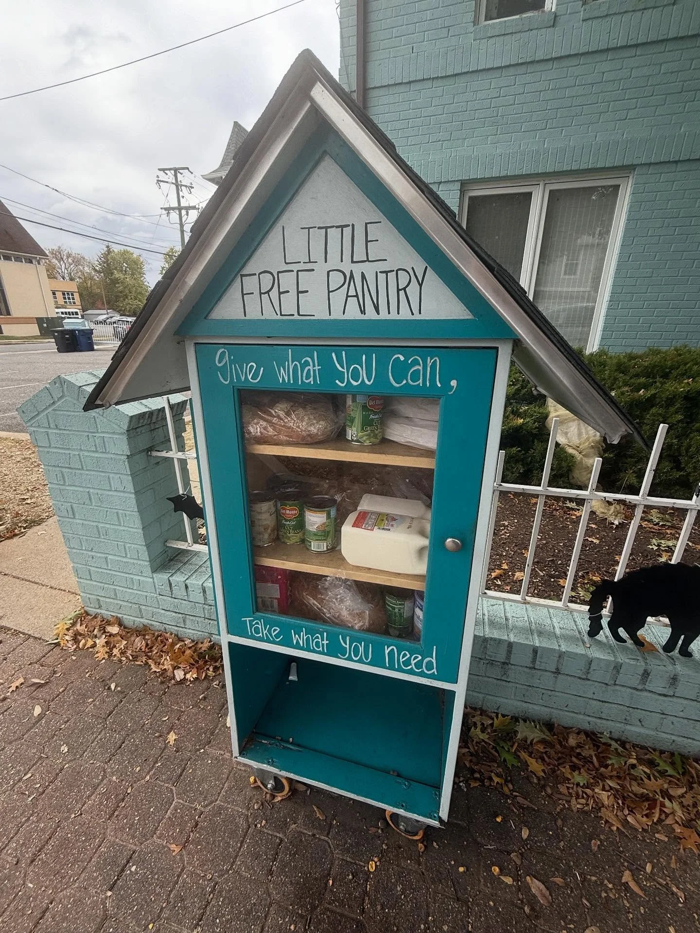 We wanted to thank our community for always keeping this food pantry stocked at the @wellnessjunctiondelray. The need is high and it is emptied in the hour. I also want to give a special shout out to the @delrayfarmhouse for their generous contributi