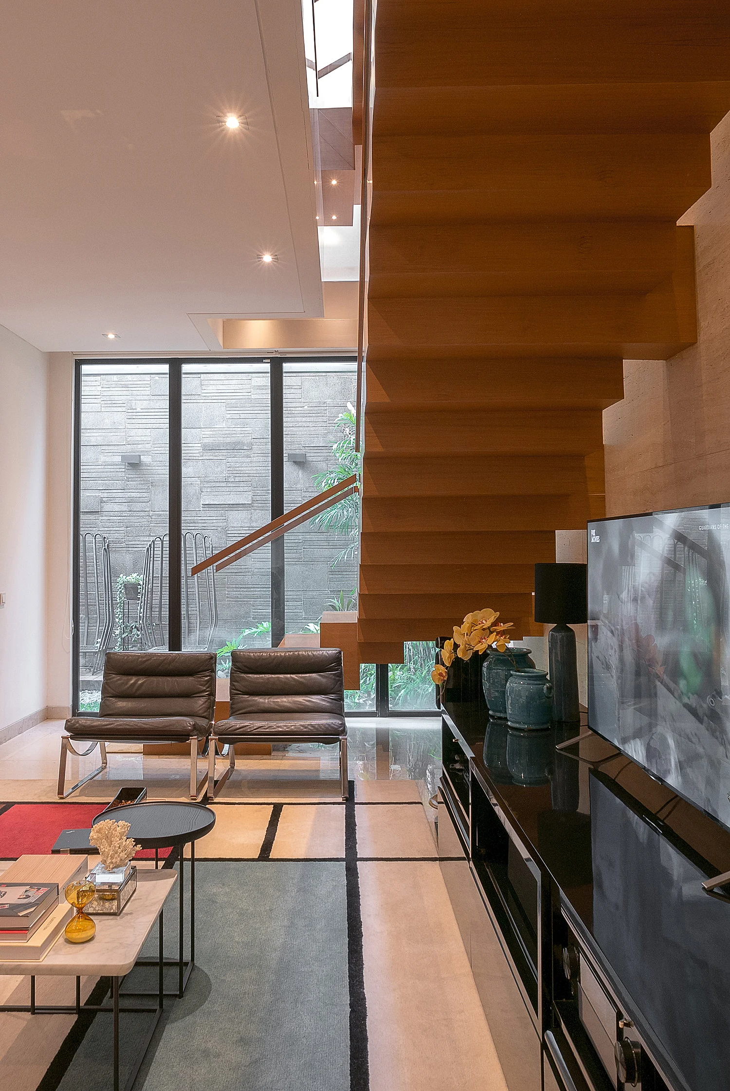 _1070298-Web-Display Sharpen.jpg