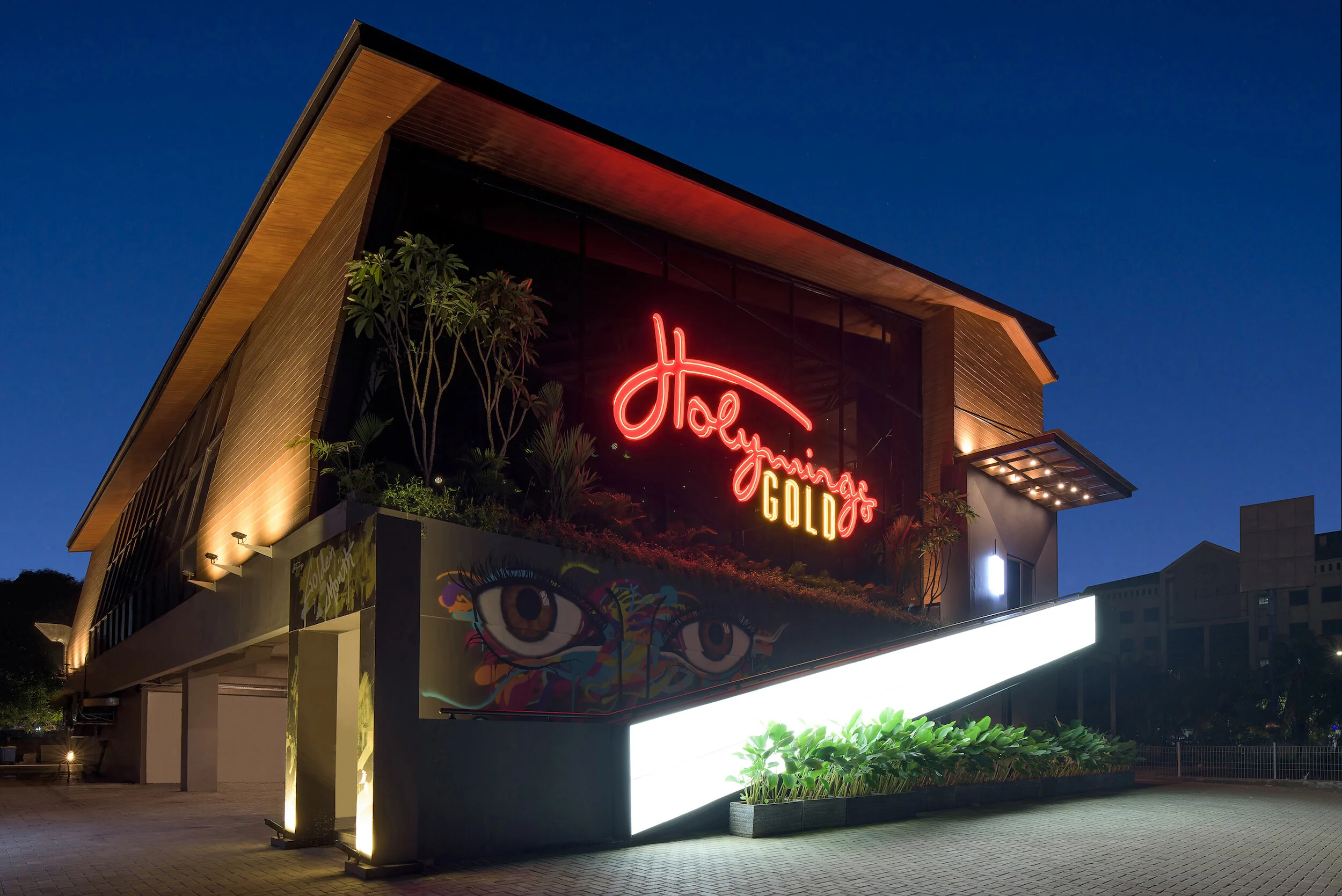 Holywings Gold Facade Final Hi-Res 00003.jpg