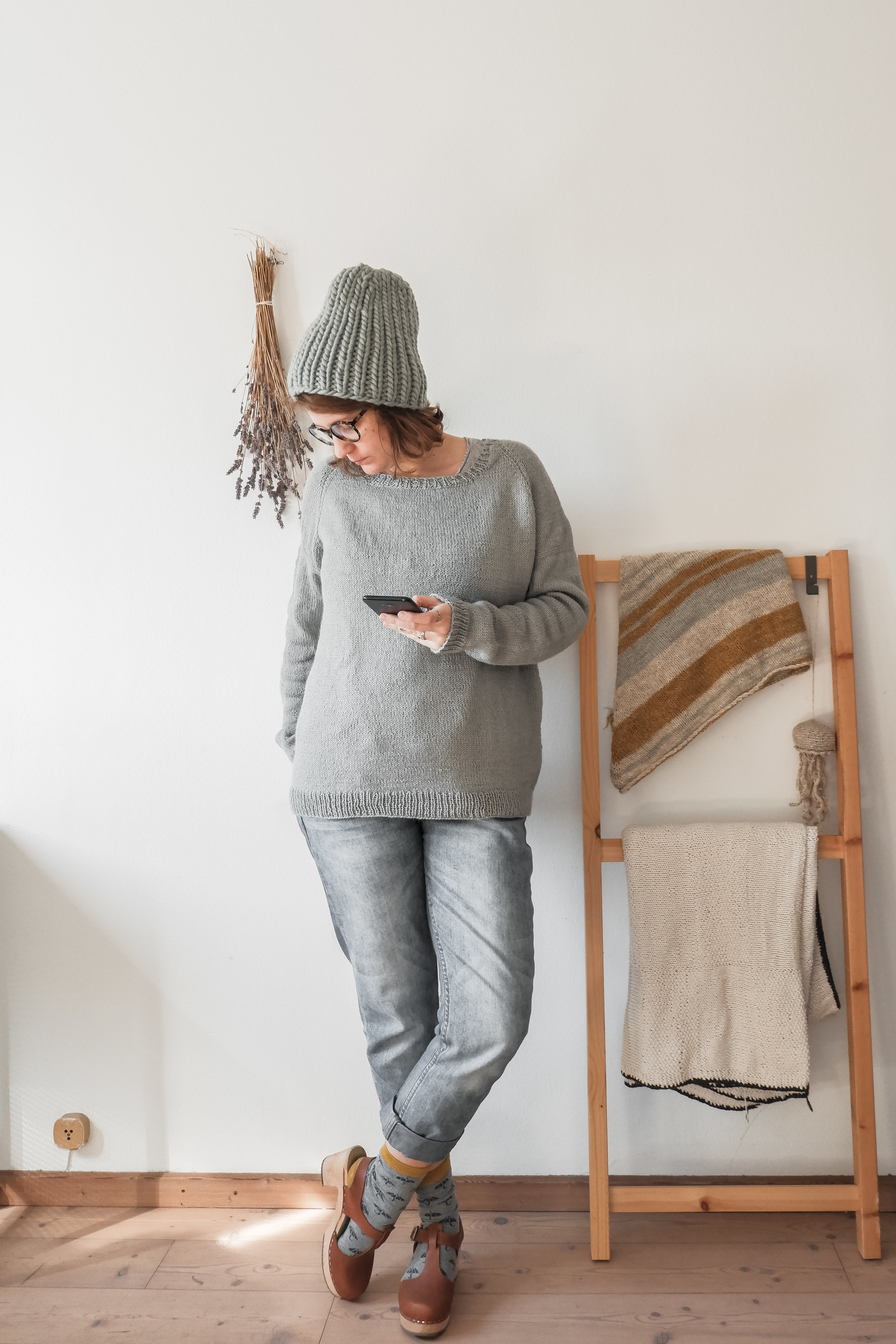 Calmfluencer Sweater_10.jpg