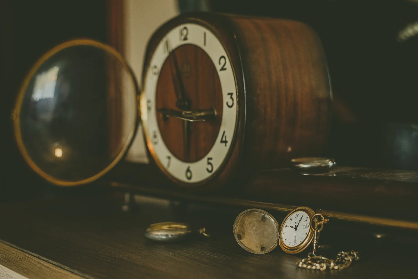 6. NO TE OBSESIONES CON LA HORA . El día de la boda lo menos que tienes que hacer es estar todo el rato pendiente del reloj porque eso te hará ponerte más nerviosa. ¡No te preocupes, que la boda no empieza sin ti!