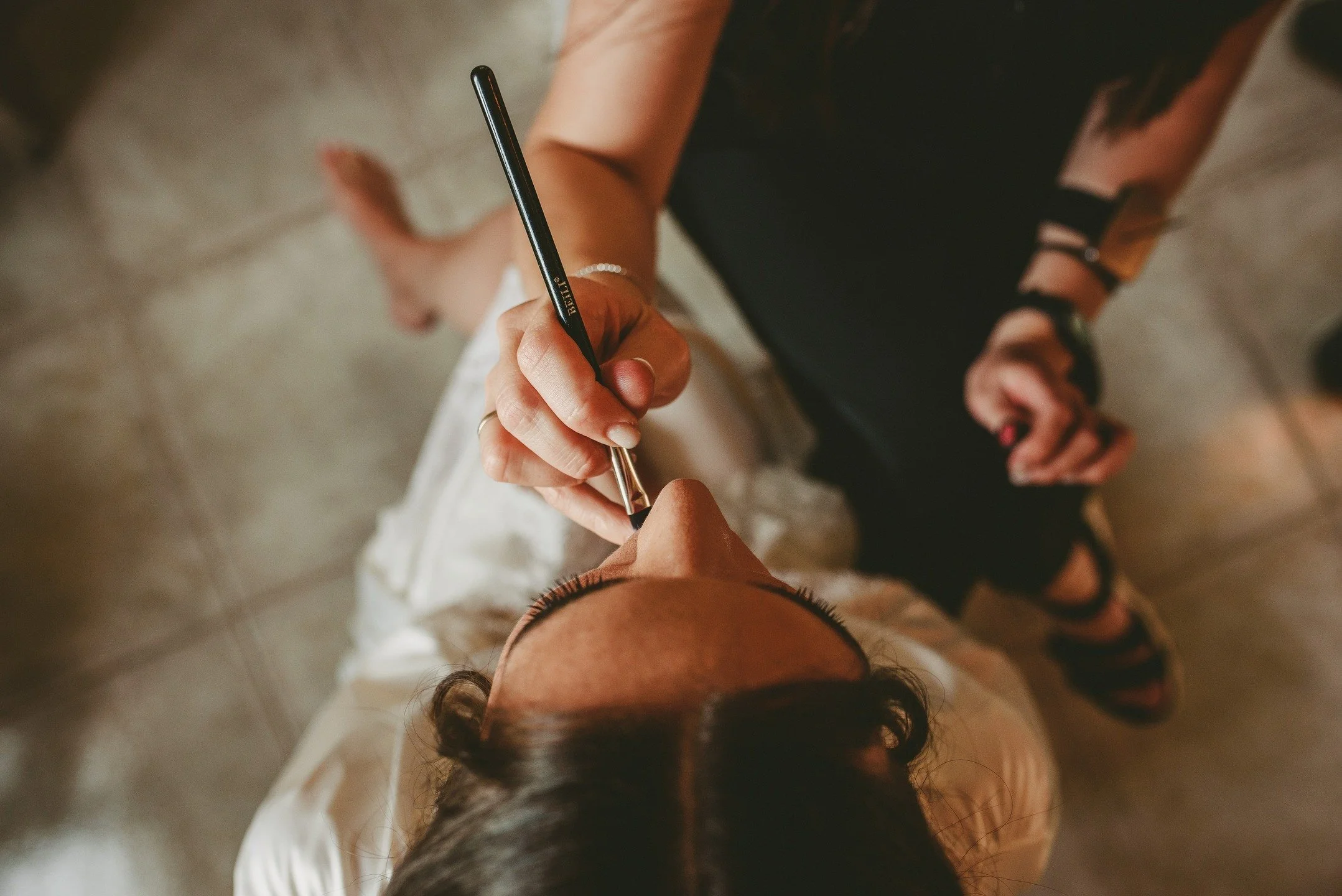 ✨ Hoy quiero hablarte de un momento muy especial en el d&iacute;a de la boda: la preparaci&oacute;n de la novia.

Ese ratito donde el maquillaje, el peinado, los detalles del vestido y los nervios se mezclan con mucha ilusi&oacute;n. 💫

Como fot&oac
