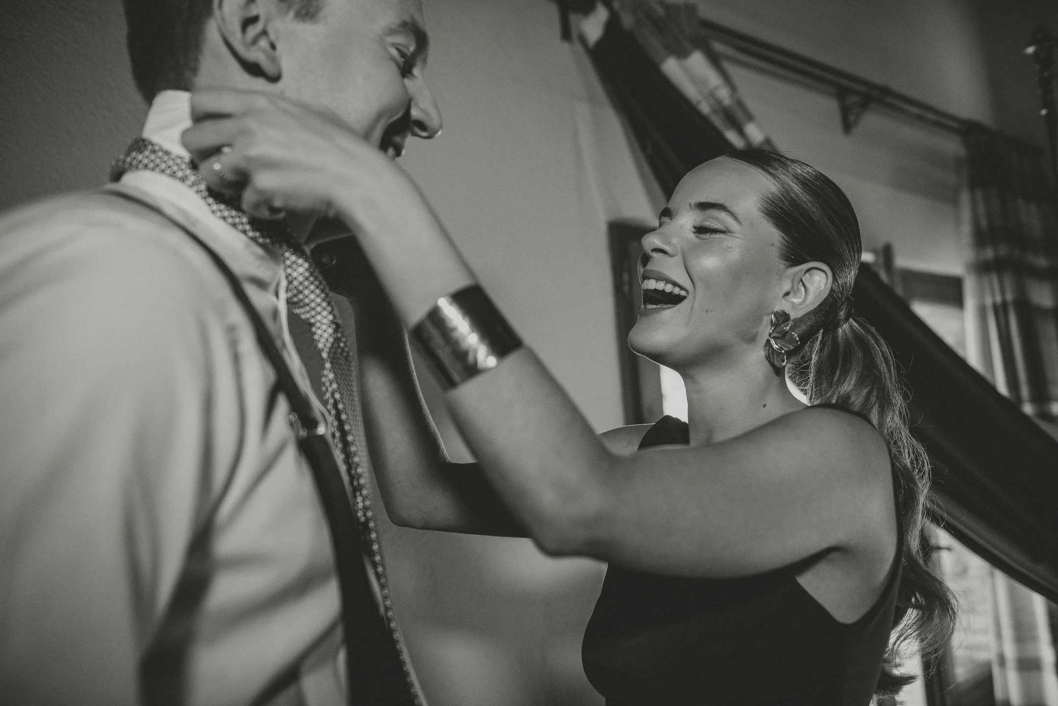 ✨ Los preparativos&hellip; &iexcl;qu&eacute; momento tan especial! 💍💄

Es ese ratito donde pasan mil cosas a la vez: risas nerviosas 😂, abrazos que lo dicen todo 🤗, alguna lagrimita que se escapa 😢 y hasta momentos de calma para respirar hondo ?
