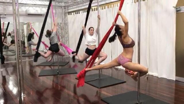 What is your Favourite Class at Freedom Studio ? 
Comment below using emojis ⬇️⬇️⬇️ 🍑Pilates
💪Pole
🎀Pole silks
💃Dance Fit 🧘&zwj;♀️Yoga
🔥Heated Yoga
🤸&zwj;♀️Bend &amp; Stretch 
#FreedomStudio