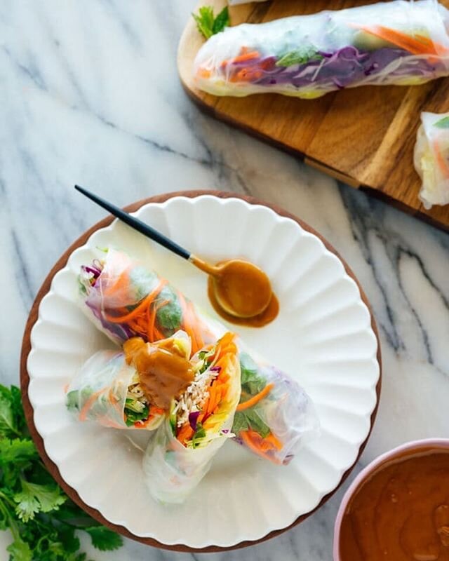 [ Fresh Spring Rolls with Peanut Free Sauce ] ⭐INGREDIENTS
2 ounces rice vermicelli

1 teaspoon toasted sesame oil

&frac14; teaspoon fine sea salt

1 cup torn butter lettuce, ribs removed

1 cup very thinly sliced red cabbage

2 medium carrots, peel