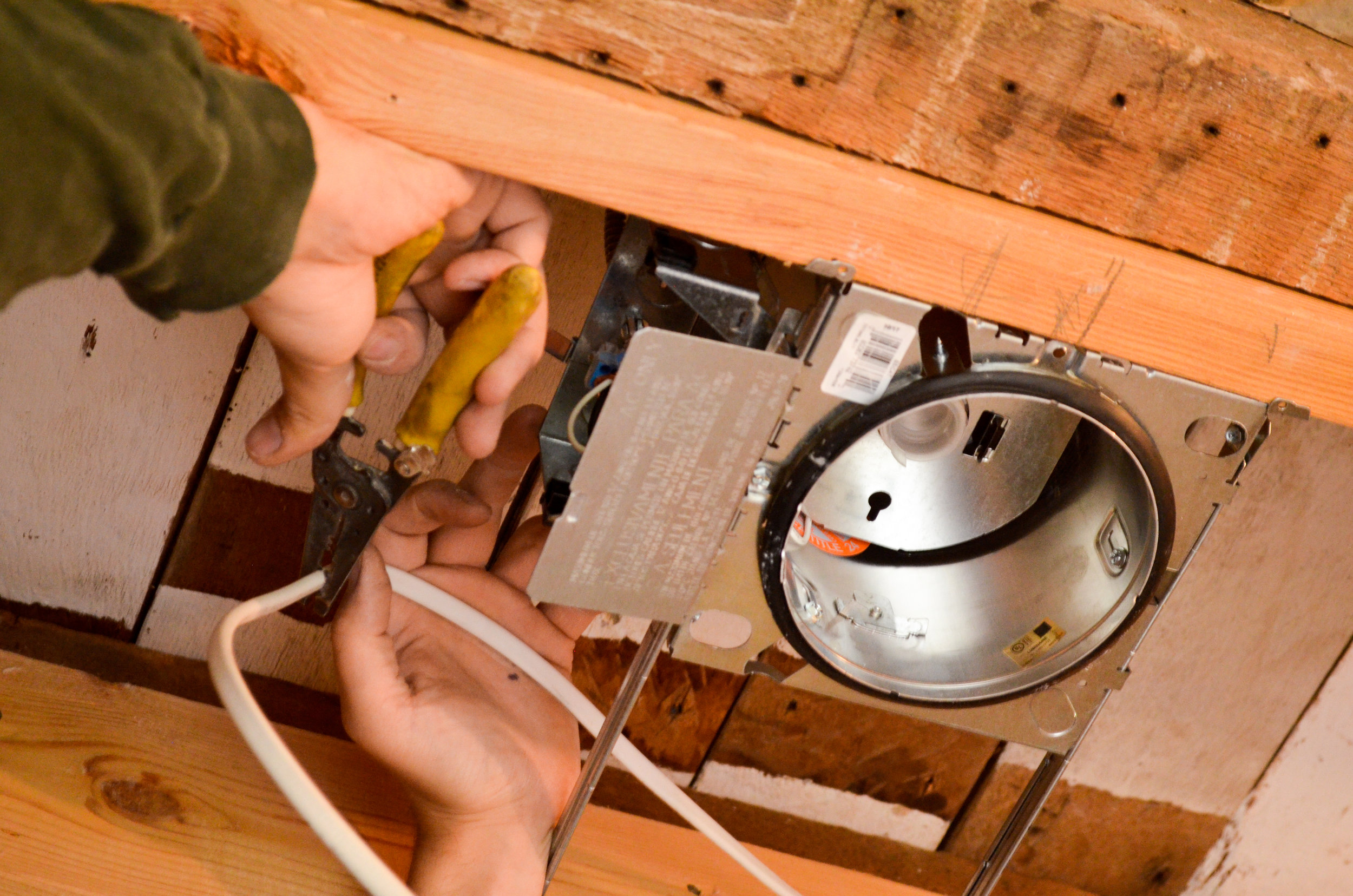 recessed lighting install 2.jpg