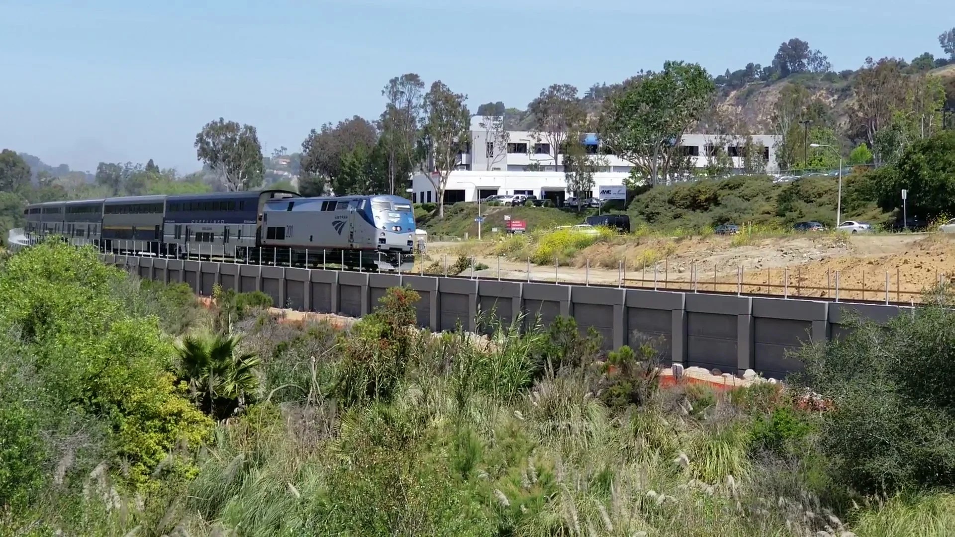 563 train2.jpg