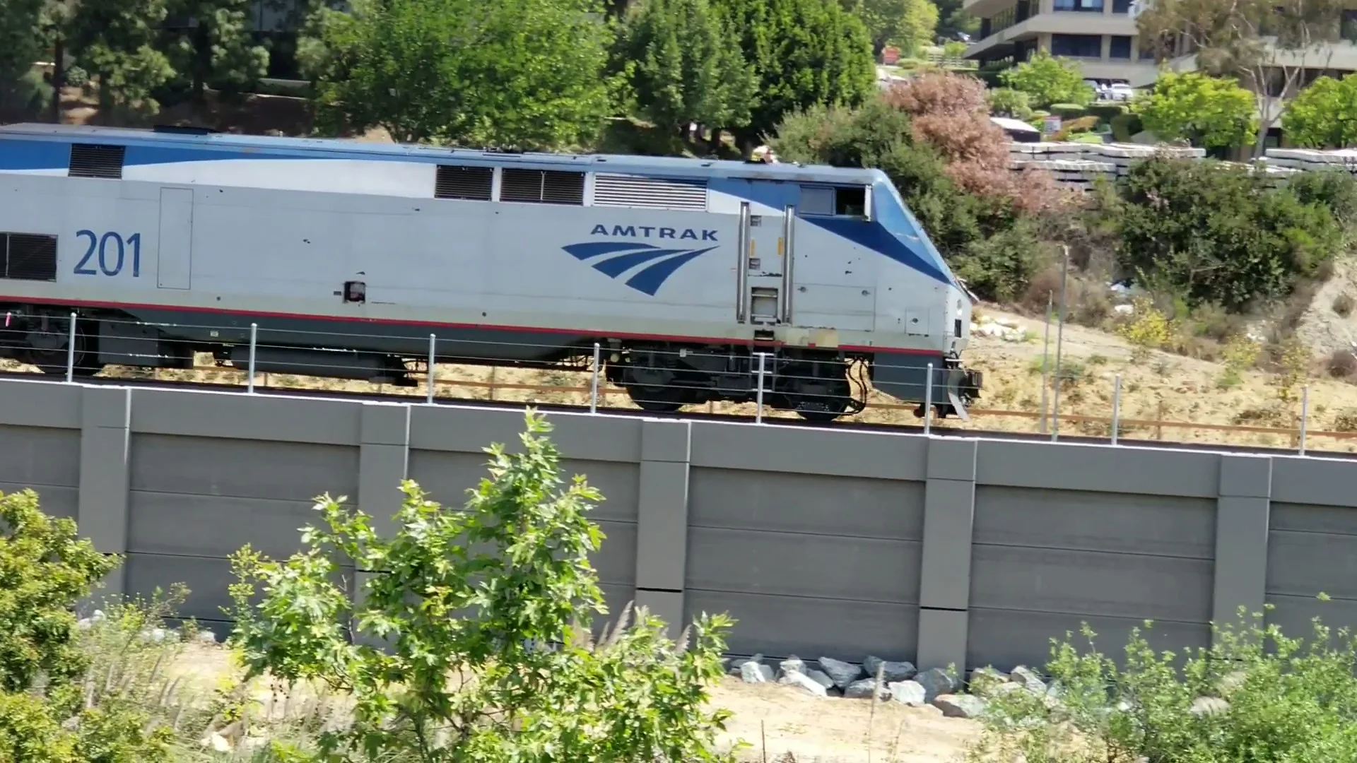 563 train4.jpg
