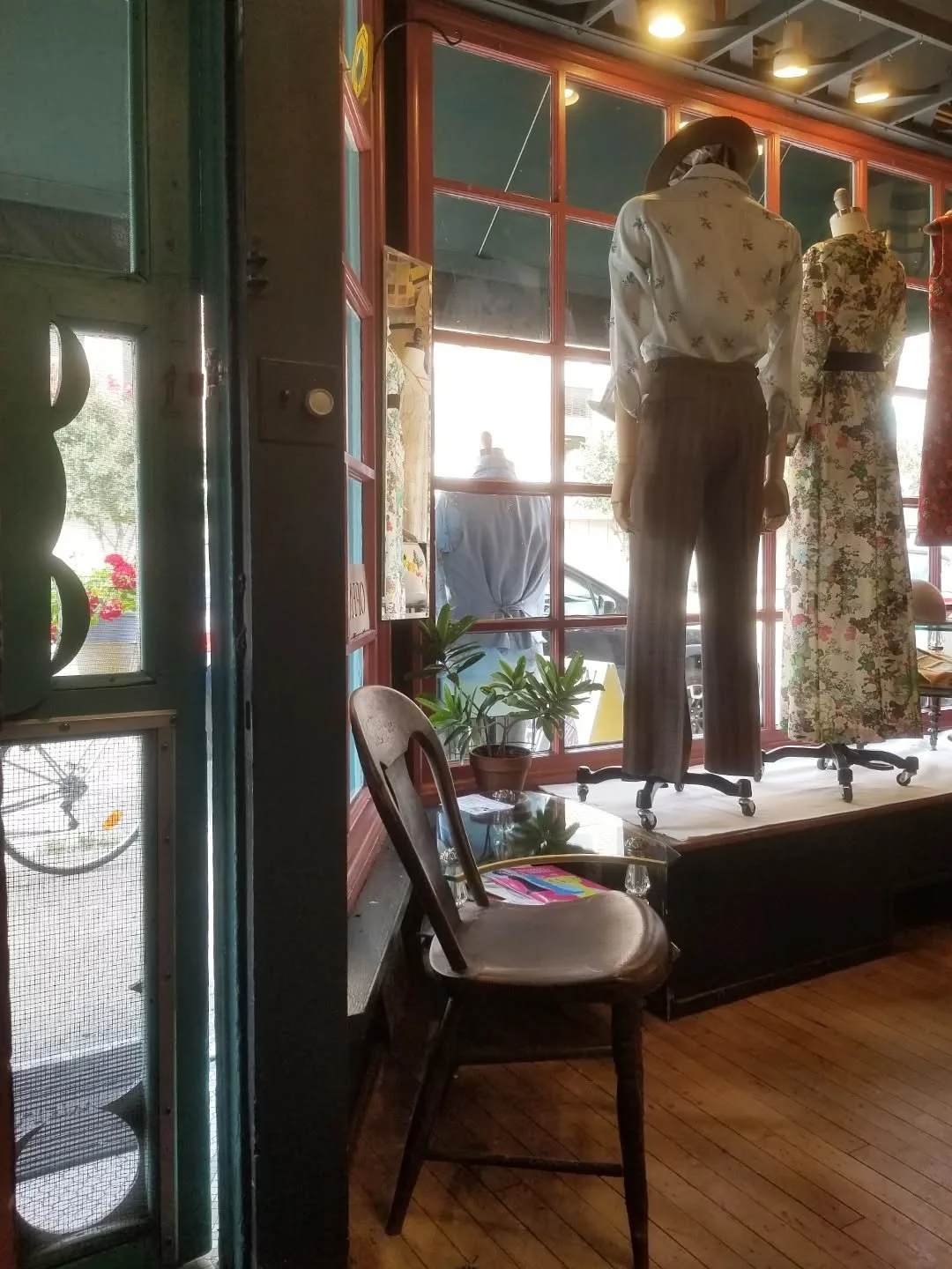 We're back with Fall vintage clothing &amp; accessories rolling out daily! 

#rvavintage 
#halcyonvintage
#richmondvintage 
#virginiavintage
#mensvintageclothing #womensvintageclothing 
#vintageclothingstore
#halcyonvintageclothing