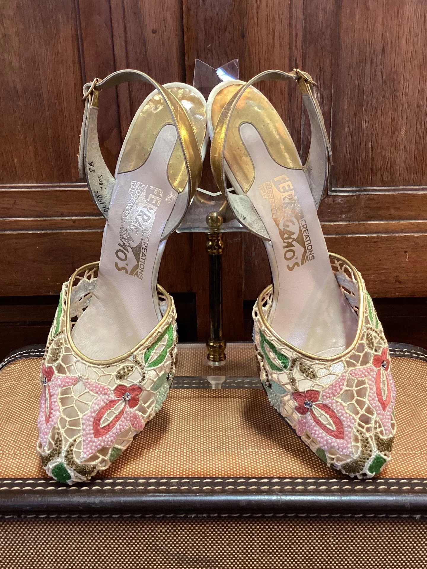 Excited to have these exquisite vintage Ferragamo &ldquo;Madonna&rdquo; sandals pass through our hands! 💫

Designed in 1954/1955, some sources attribute the Madonna as being made for Sophia Loren, others for Princess Soraya of Persia. Either way, th