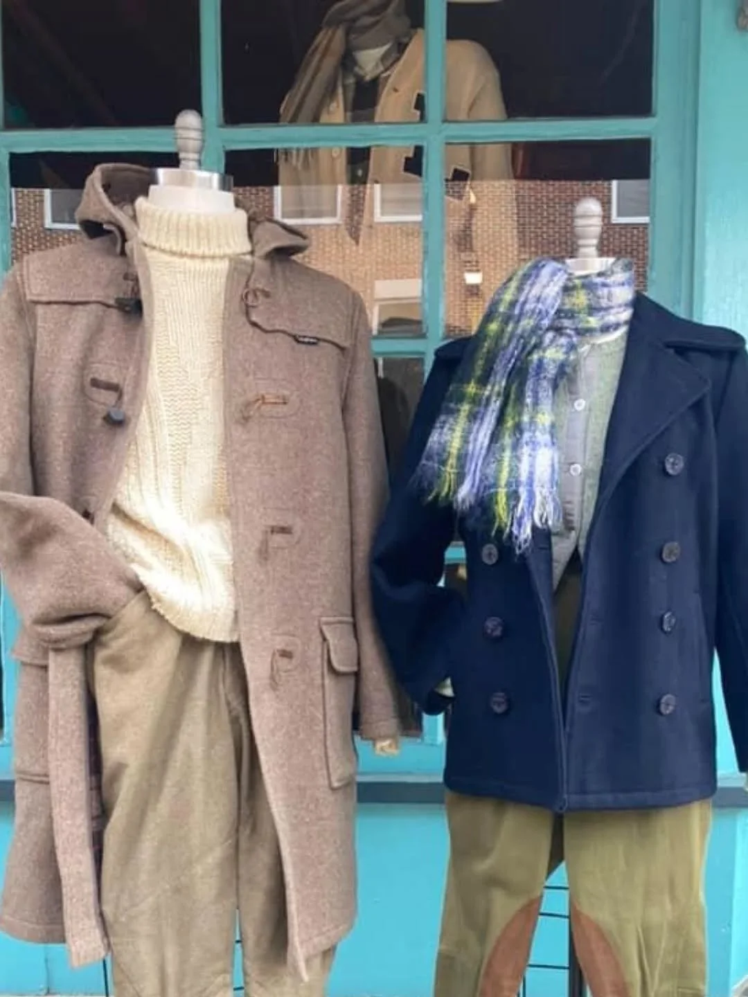 We're bundling up over here! Happy Sunday! Open 1 to 5 today. 🧥🧣🧥

#vintagewool
#vintagecoats 
#vintagesweaters 
#rvavintage
#halcyonvintage
#vintageclothingstore